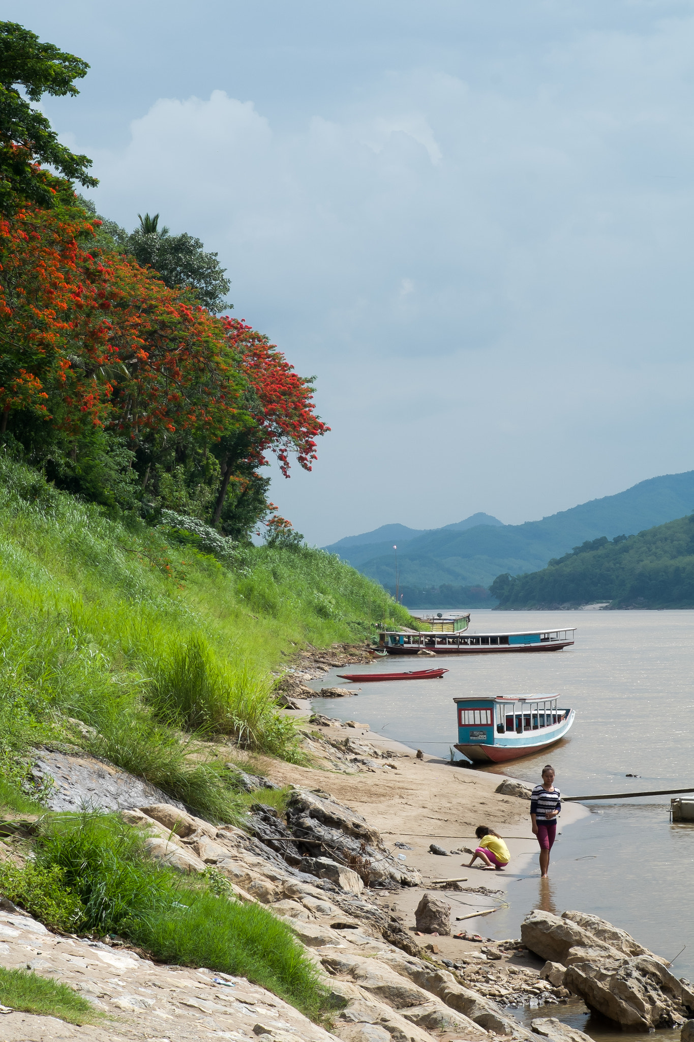 Fujifilm X-E1 + Fujifilm XF 60mm F2.4 R Macro sample photo. Mekong riverside photography