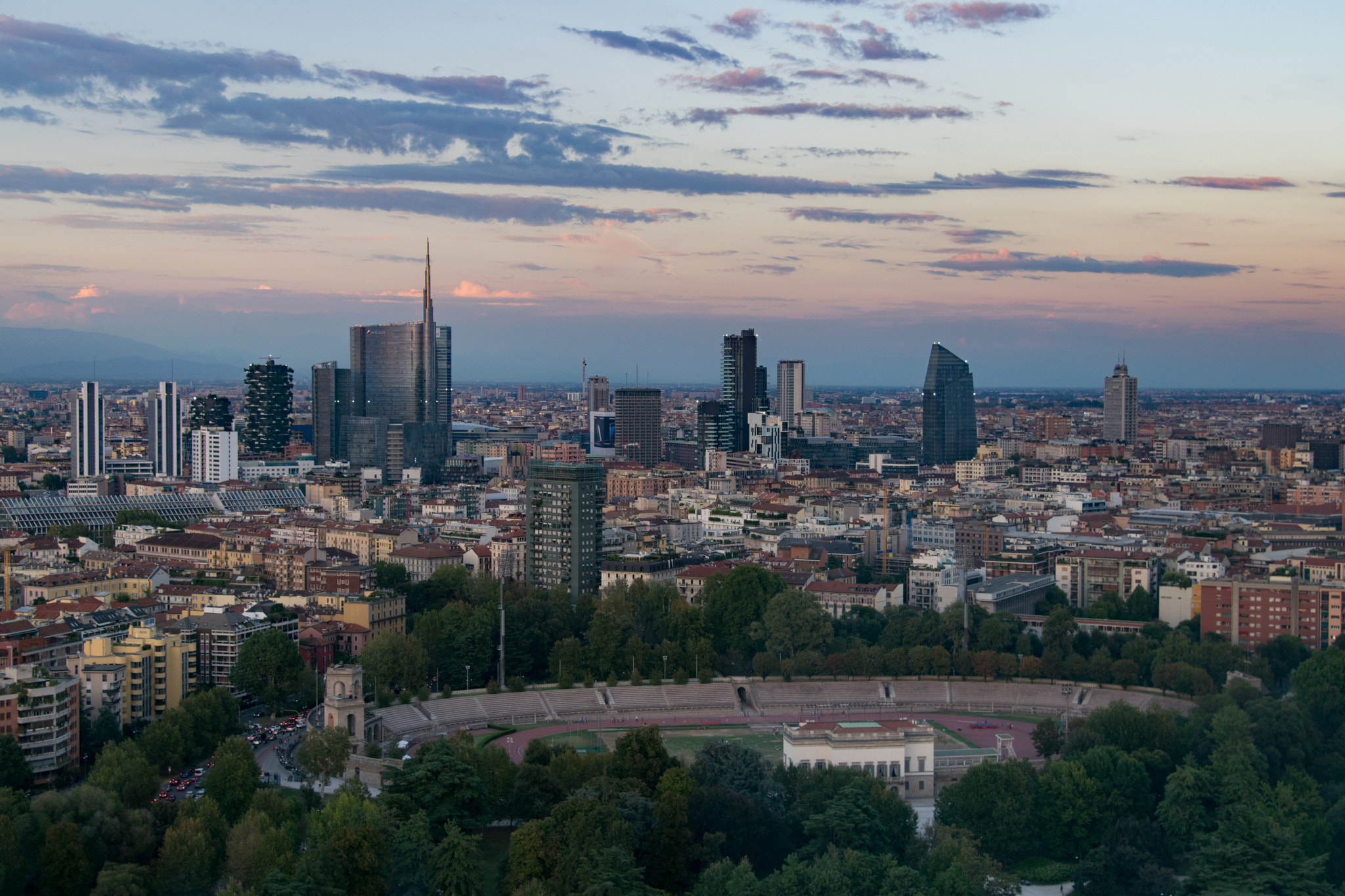 Nikon AF-S Nikkor 24-120mm F4G ED VR sample photo. Milano skyline  photography