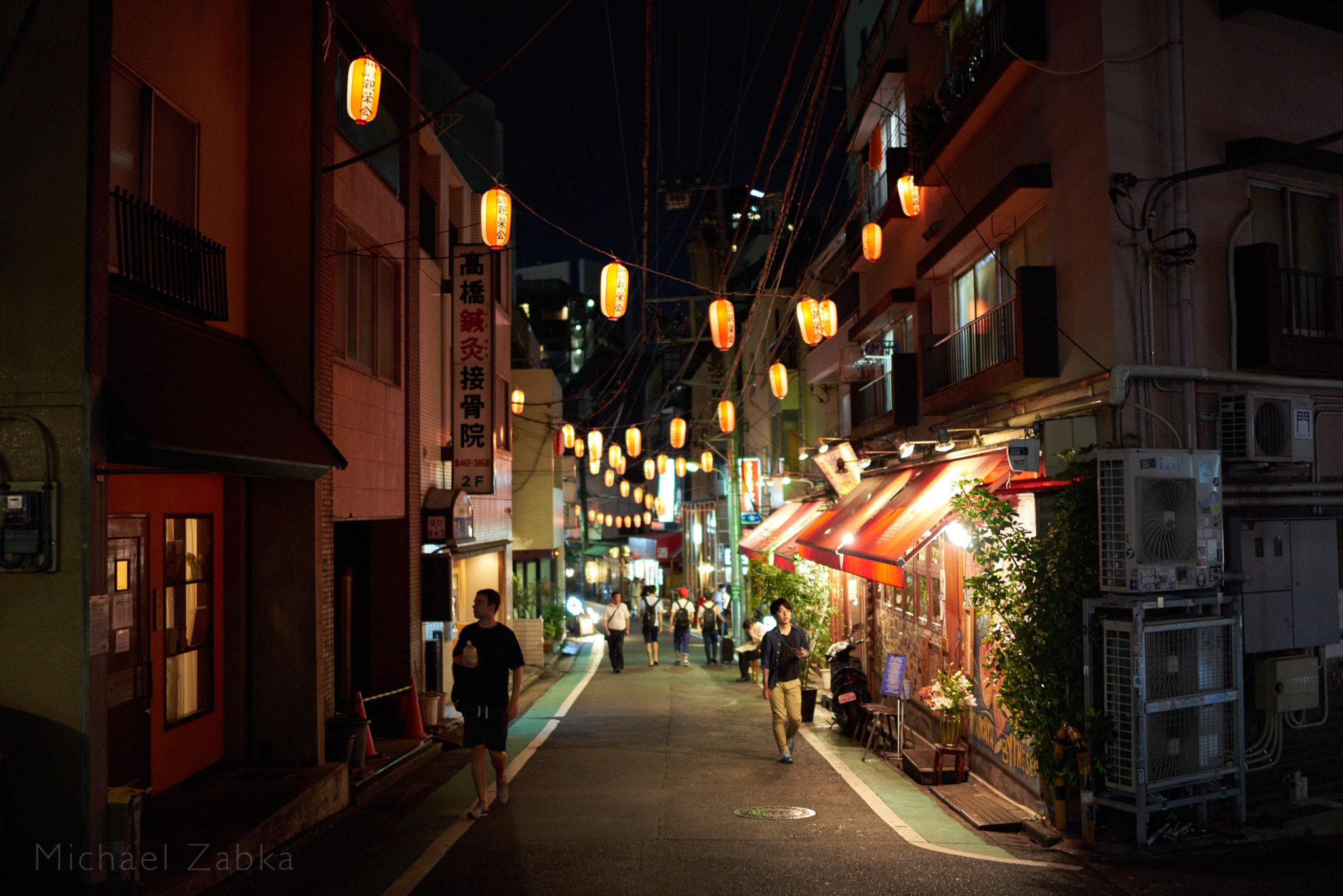 Sony a7R + Sony Distagon T* FE 35mm F1.4 ZA sample photo. Shibuya streets (tokyo, japan) photography