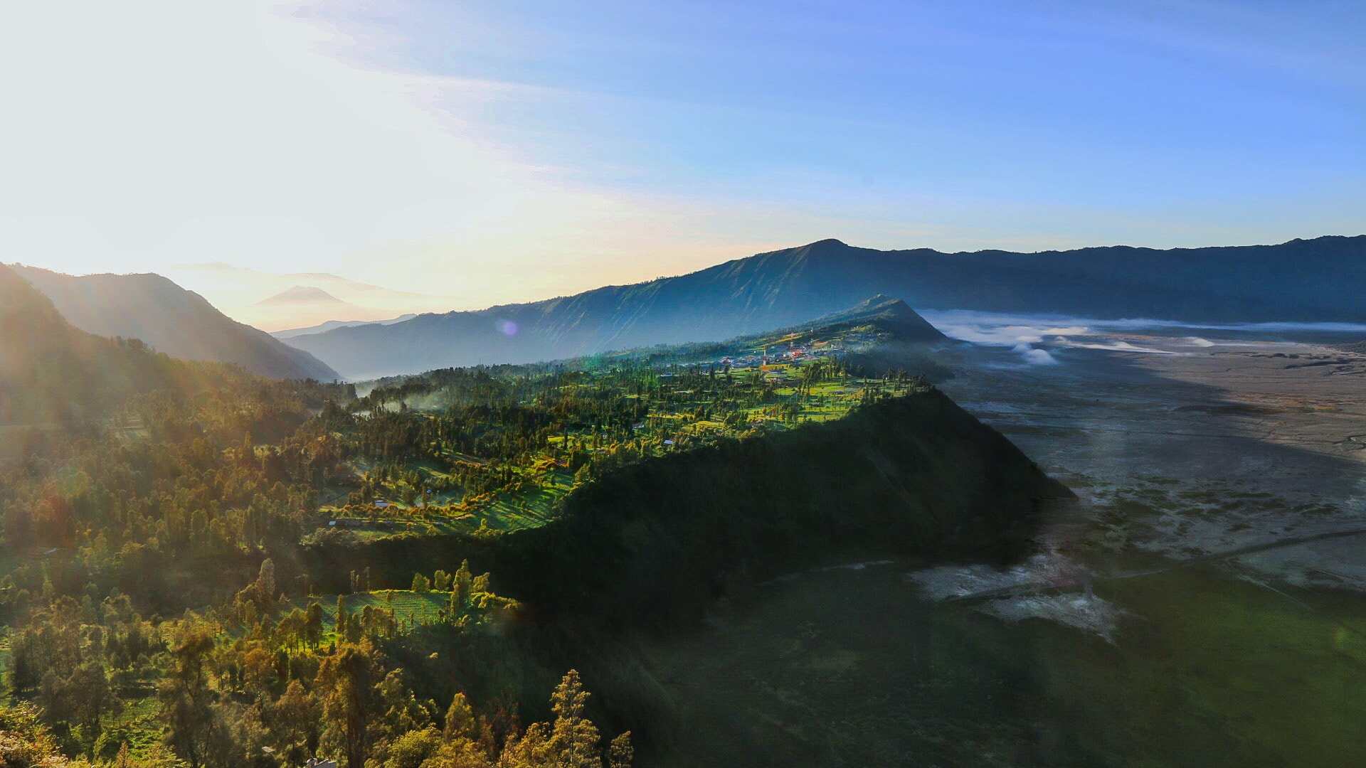 Canon EF-S 10-22mm F3.5-4.5 USM sample photo. Mount bromo photography