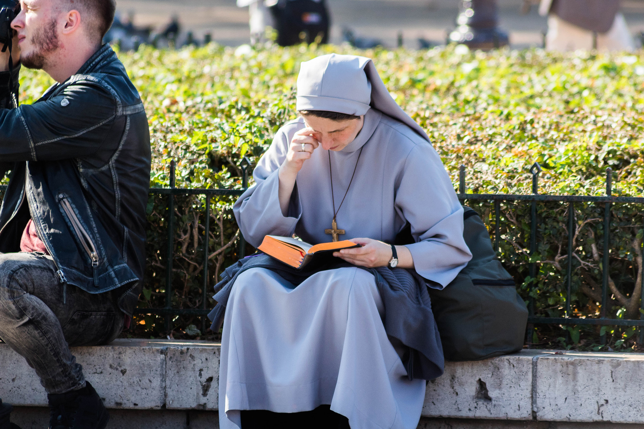 Canon EOS 1300D (EOS Rebel T6 / EOS Kiss X80) sample photo. Nun praying at notre dame de paris photography