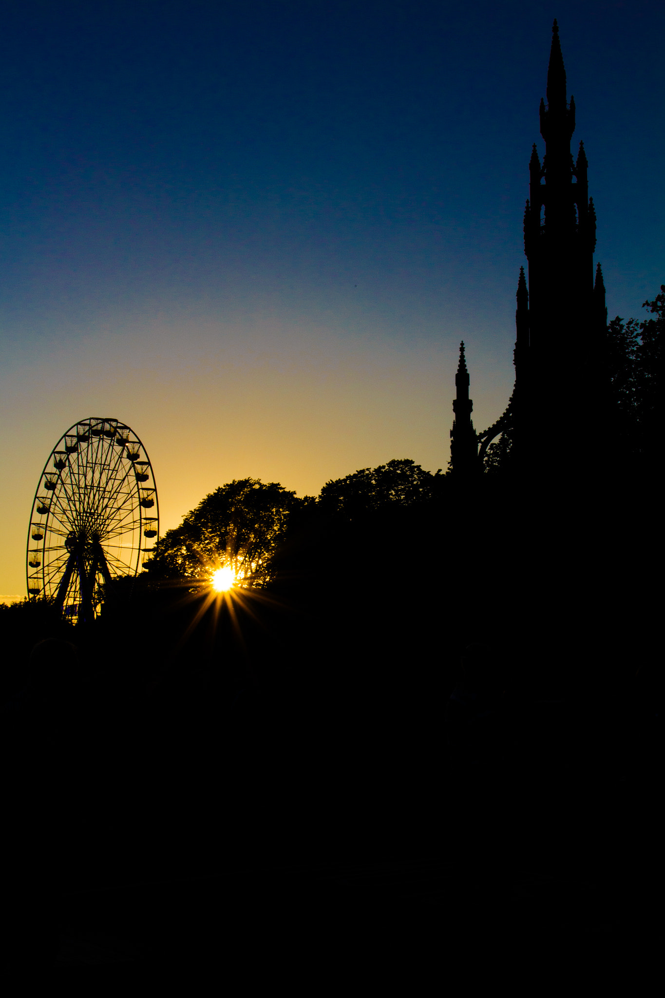 Canon EOS 100D (EOS Rebel SL1 / EOS Kiss X7) + Sigma 18-50mm F2.8-4.5 DC OS HSM sample photo. Edinburgh silhoutte photography