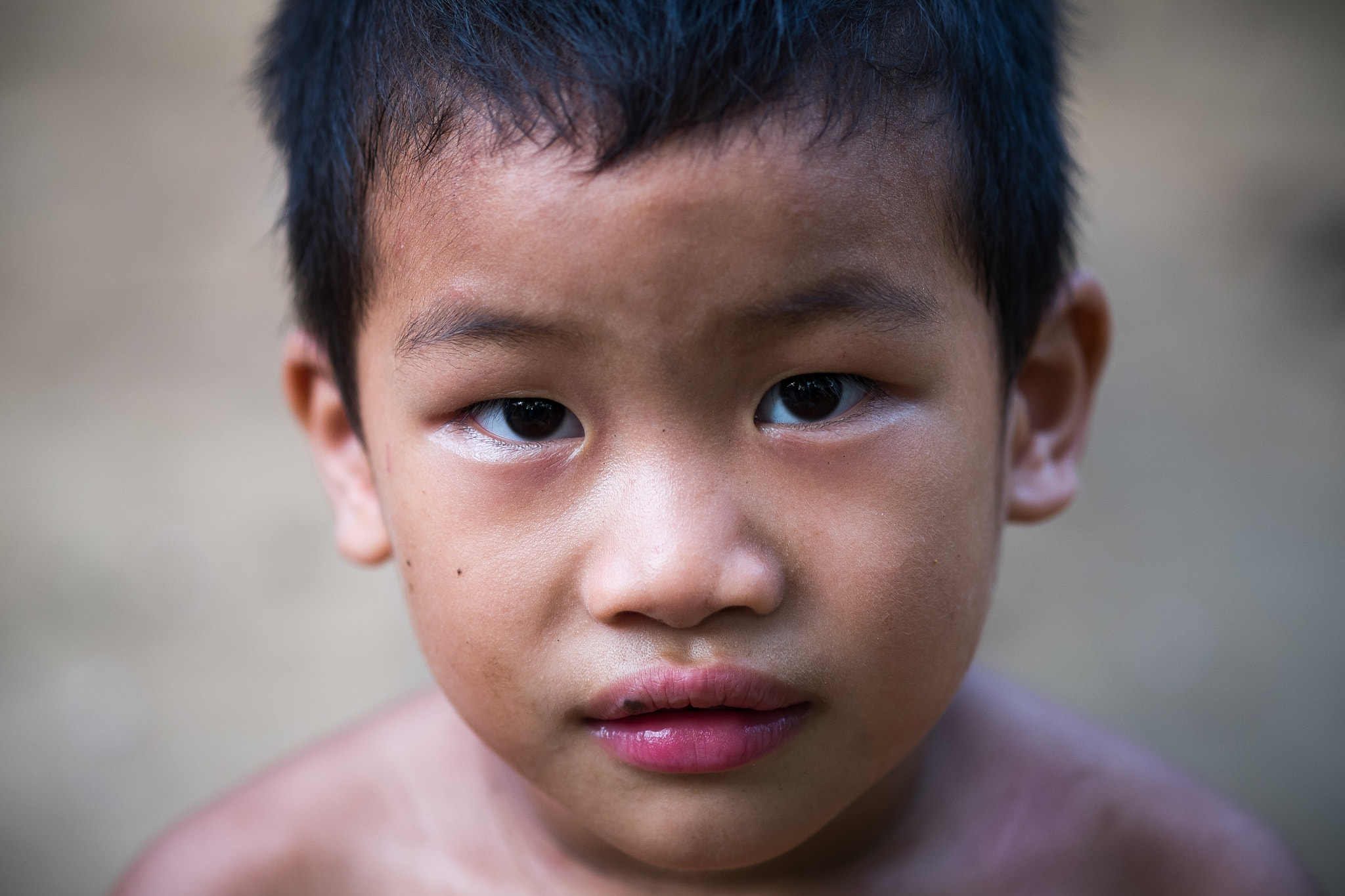 Fujifilm X-E1 + Fujifilm XF 60mm F2.4 R Macro sample photo. Luang prabang boy photography