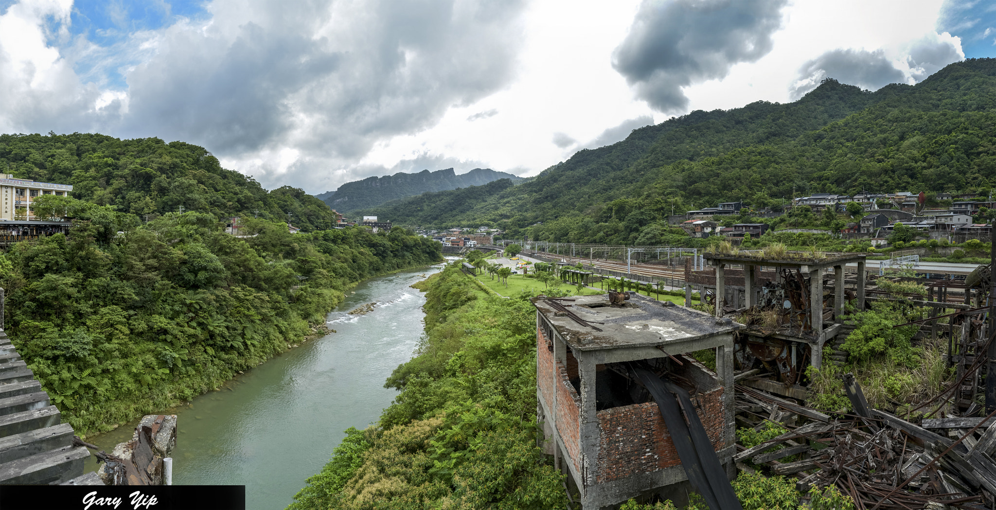 Nikon D610 + AF Zoom-Nikkor 28-80mm f/3.3-5.6G sample photo. Abandoned hut @ taiwan near the riverside photography