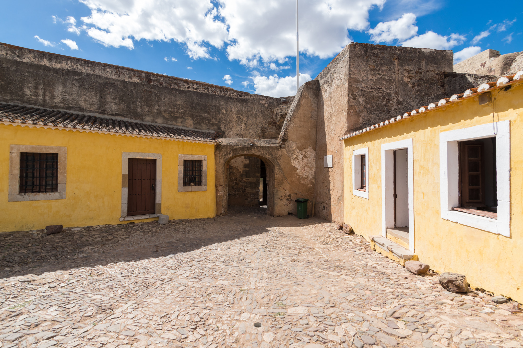 Pentax K-3 sample photo. Portuguese yellow photography