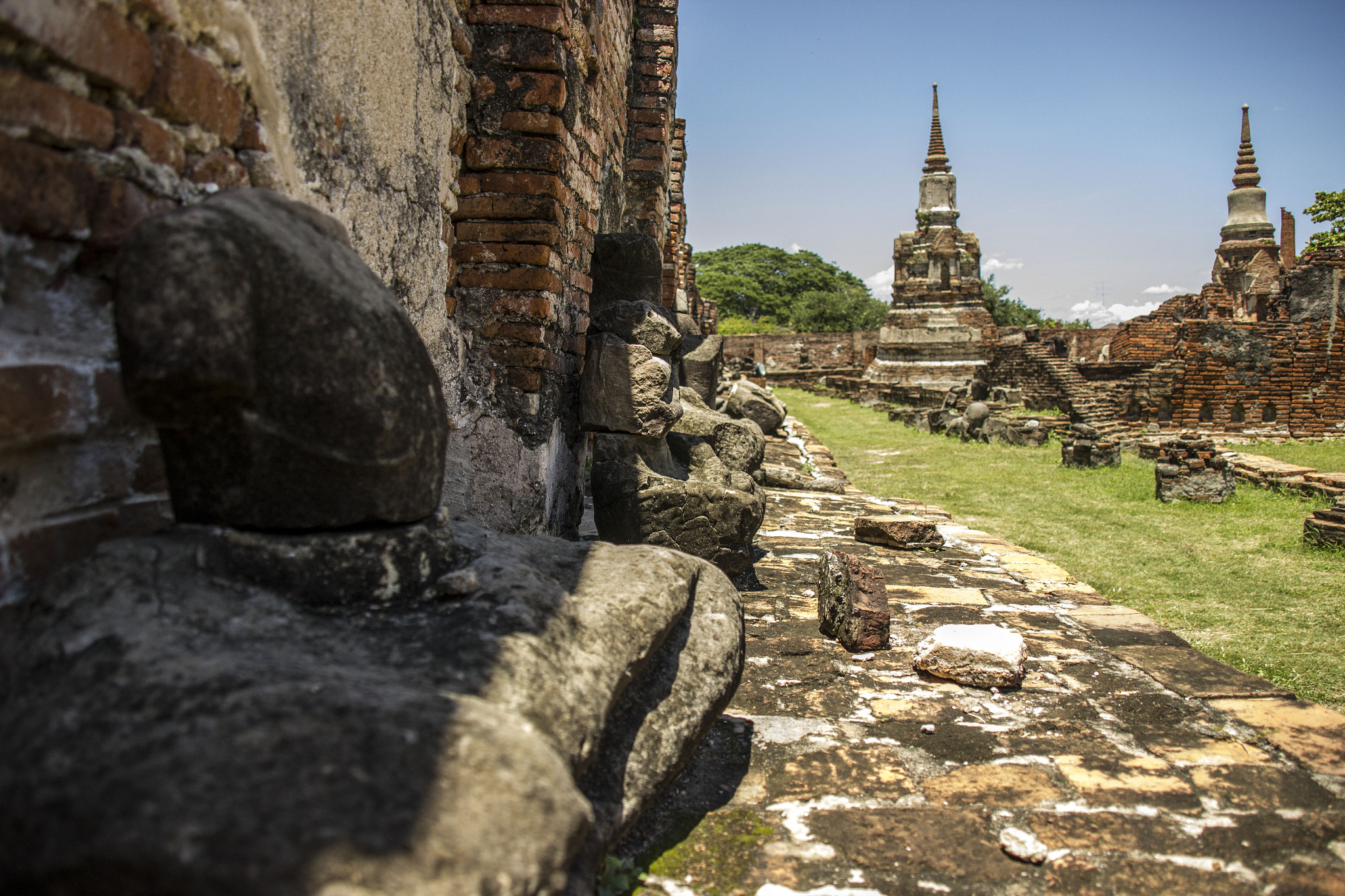 Canon EOS 550D (EOS Rebel T2i / EOS Kiss X4) + Canon TS-E 90mm F2.8 Tilt-Shift sample photo. Ayutthaya photography
