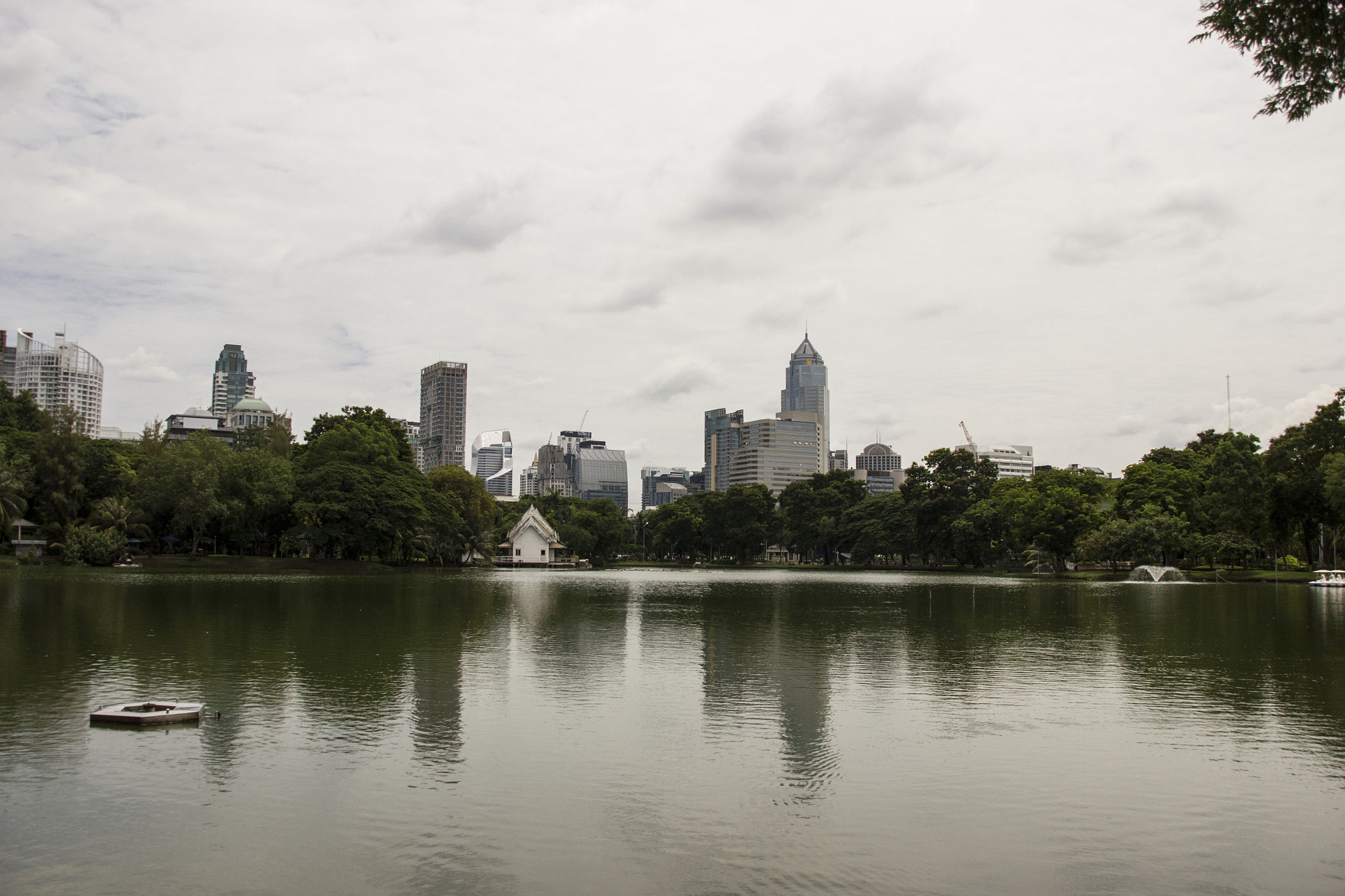 Canon EOS 550D (EOS Rebel T2i / EOS Kiss X4) + Canon TS-E 90mm F2.8 Tilt-Shift sample photo. Bangkok photography