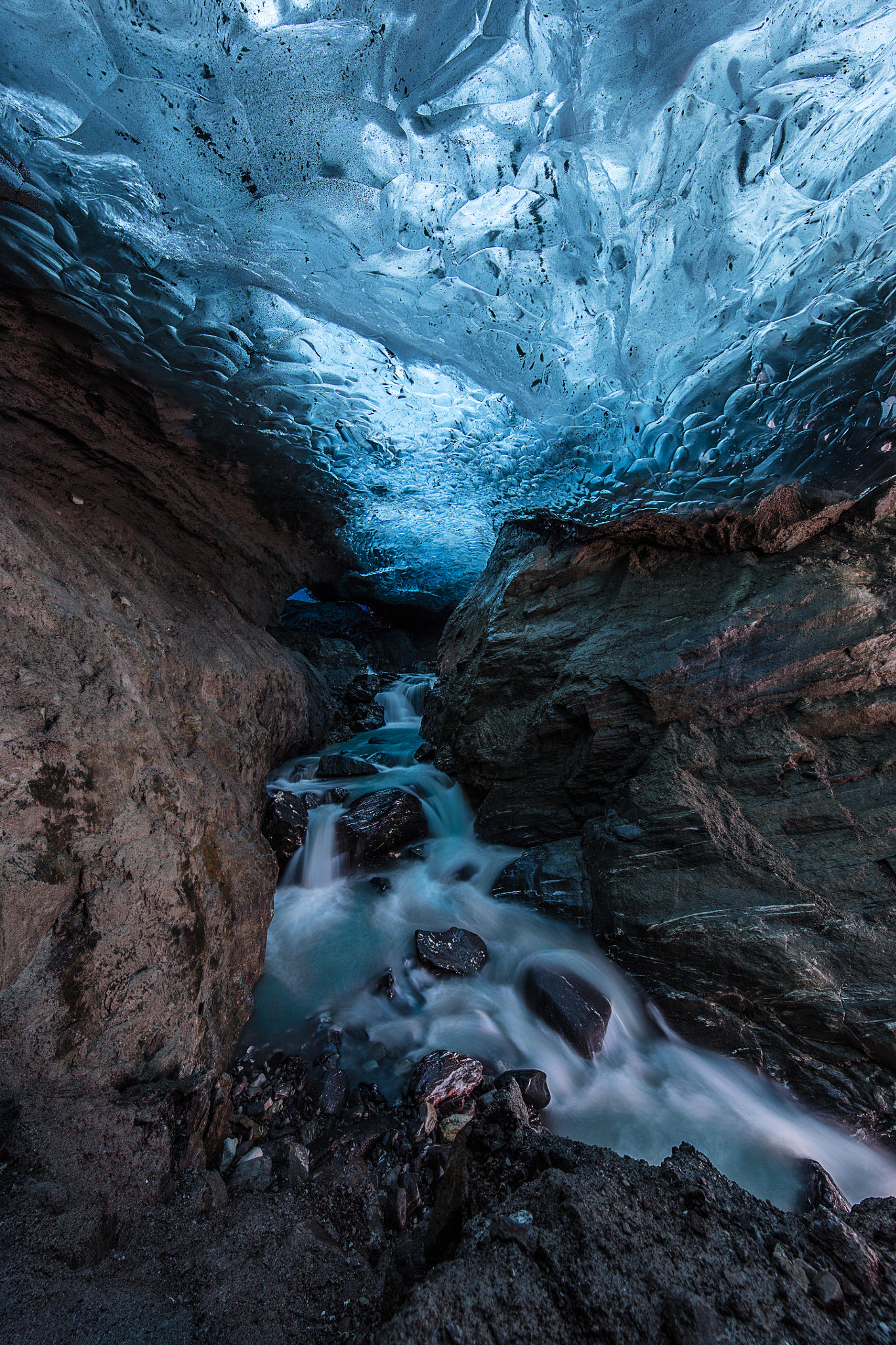 Canon EOS 5DS + Canon EF 11-24mm F4L USM sample photo. Blue tunnel photography