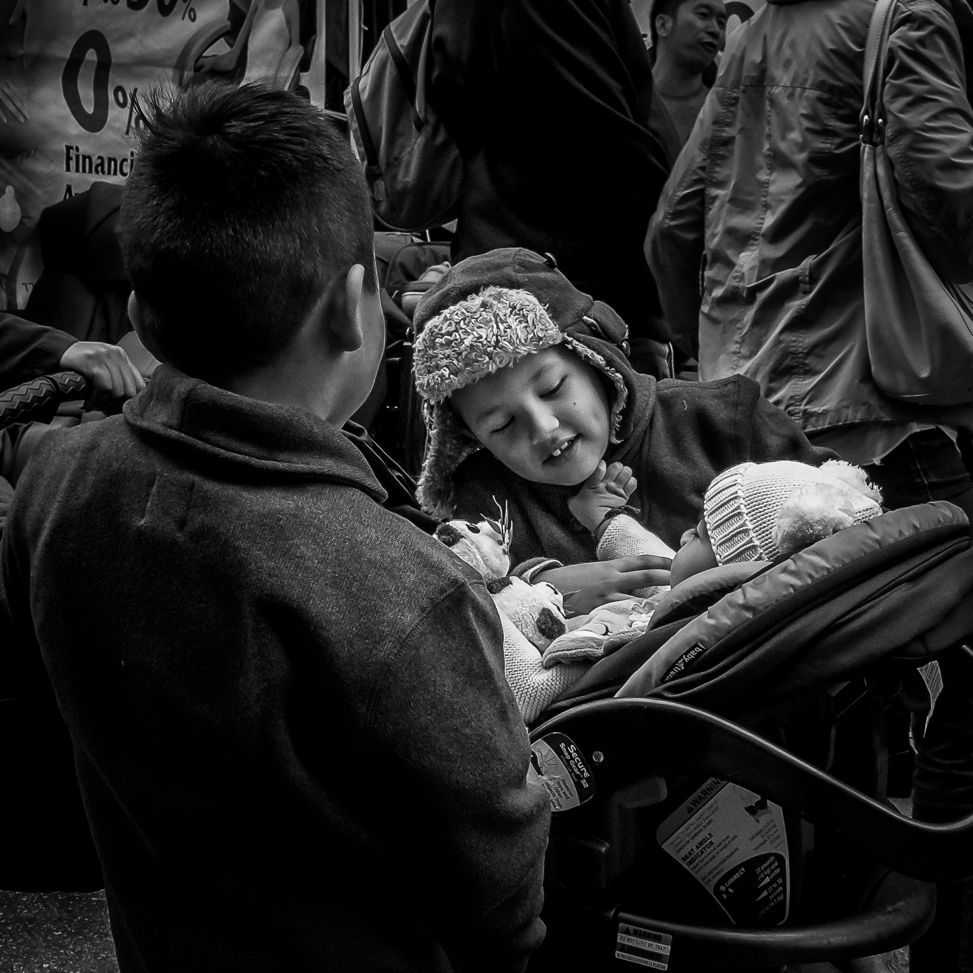 Fujifilm X-E2 + Fujifilm XF 18mm F2 R sample photo. Brotherly love photography