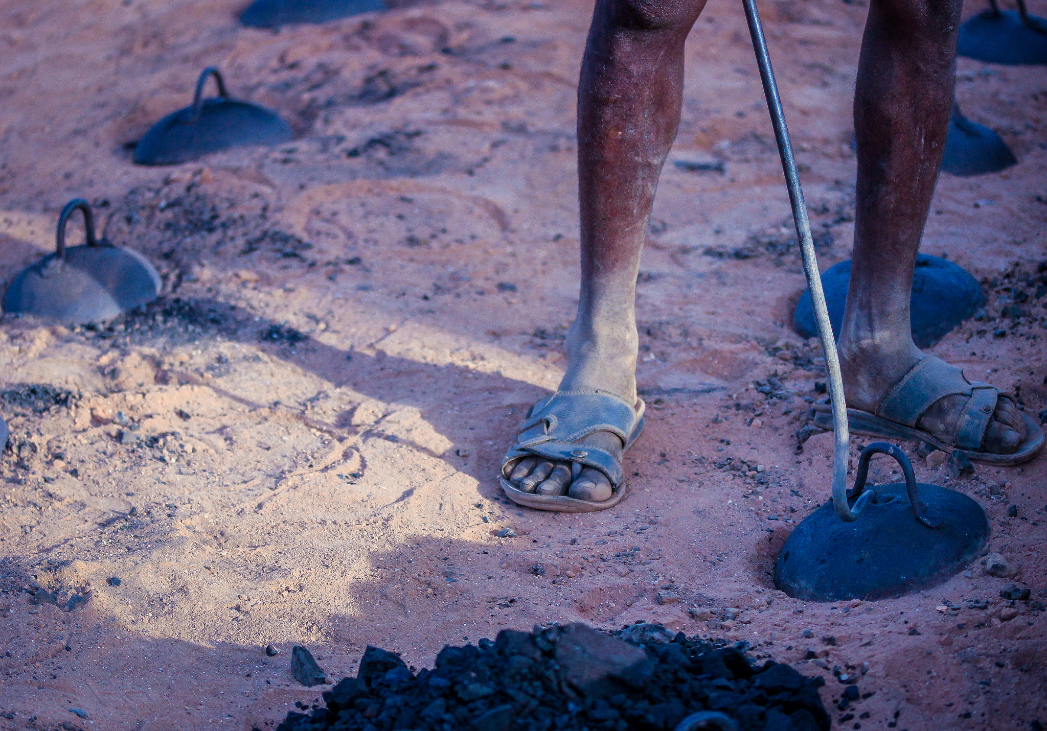 Canon EF 70-200mm F2.8L IS II USM sample photo. Brick clin worker foot photography