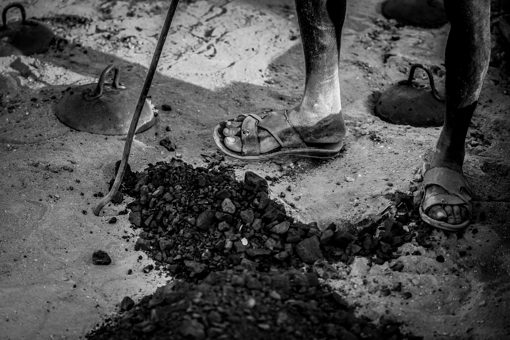 Canon EF 70-200mm F2.8L IS II USM sample photo. Brick clin worker's foot photography