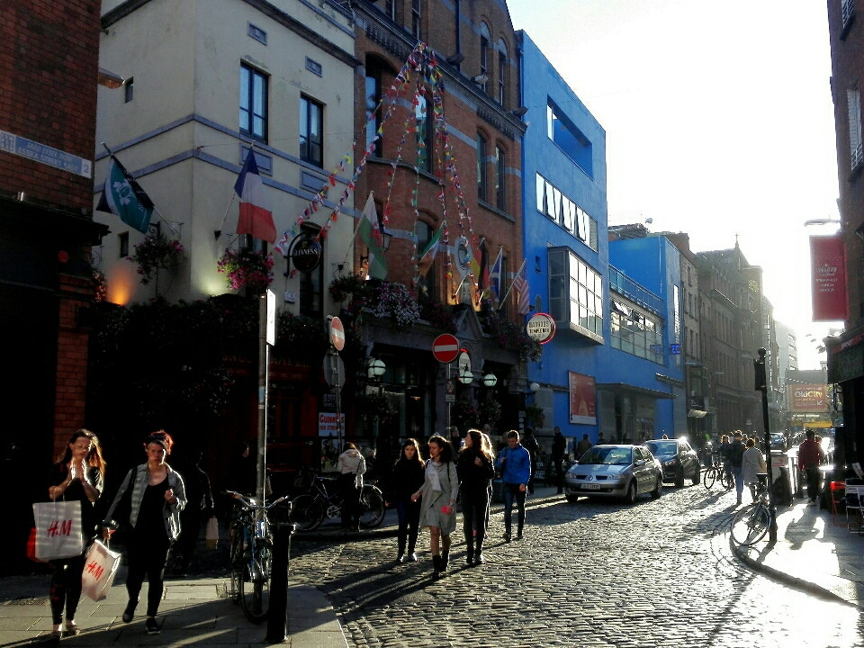 HUAWEI H60-L02 sample photo. Street photography
