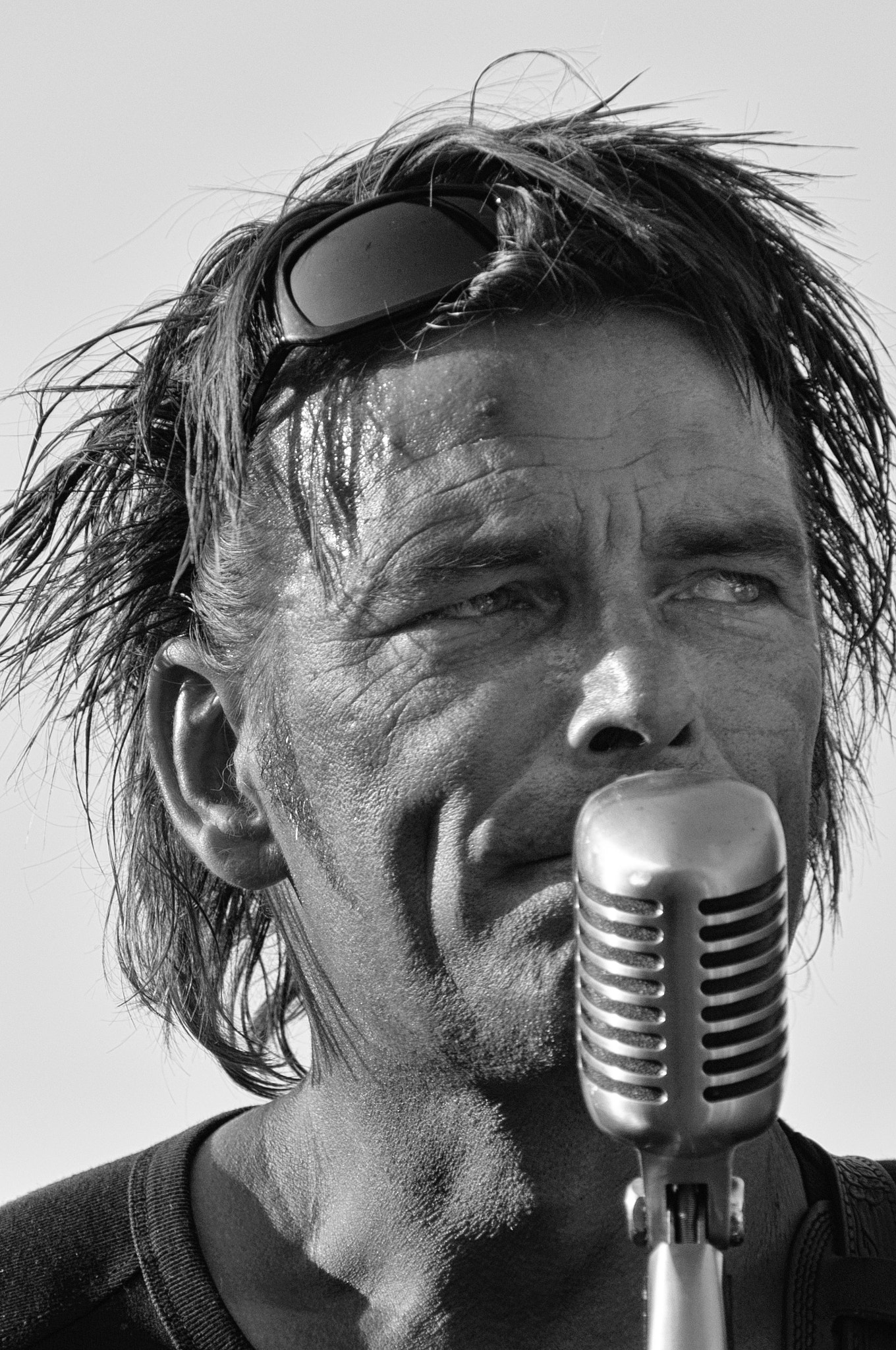 Nikon D90 + Sigma 18-200mm F3.5-6.3 DC sample photo. Rock and roll singer photography