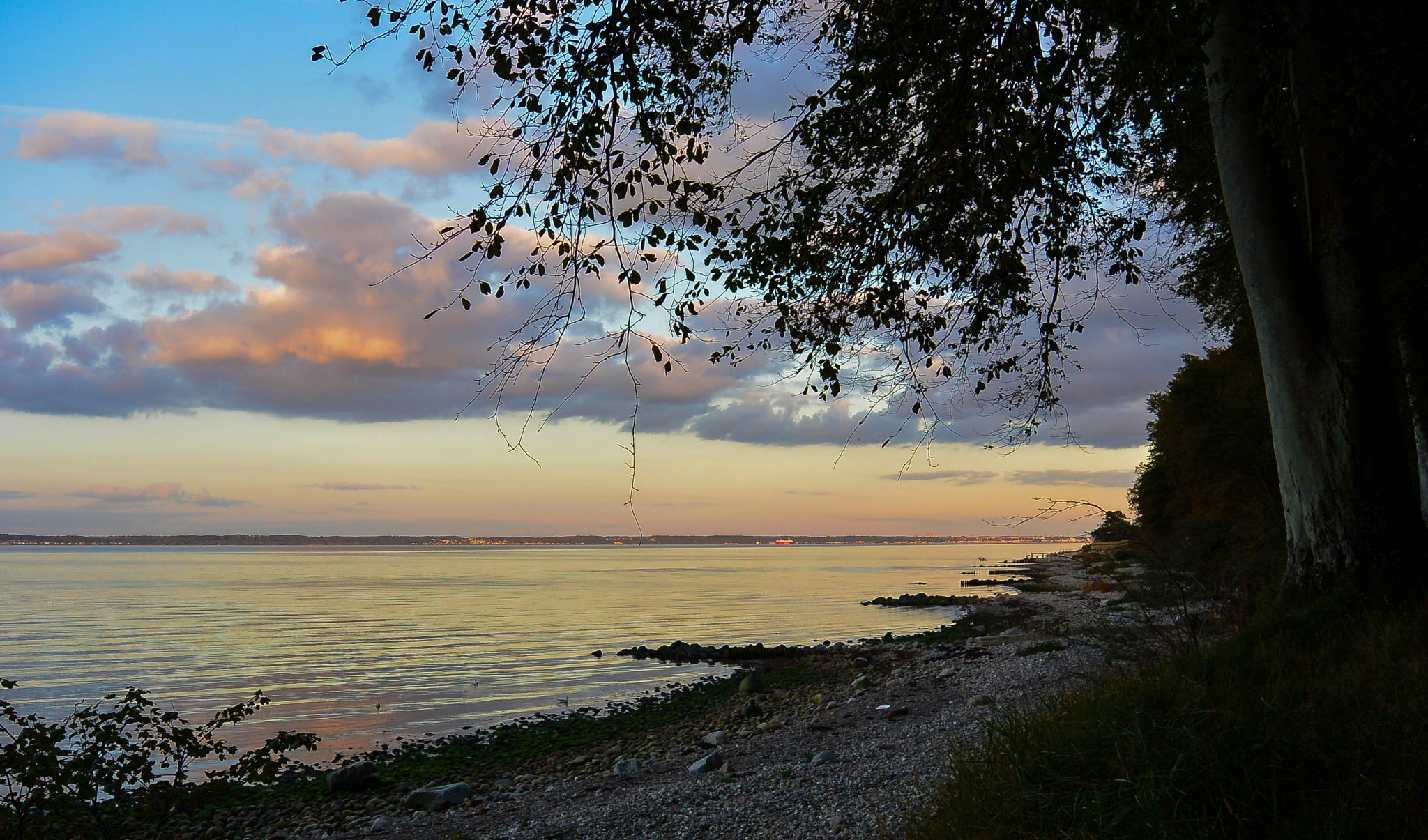 Nikon 1 Nikkor 11-27.5mm F3.5-5.6 sample photo. The silence that surrounds us... photography