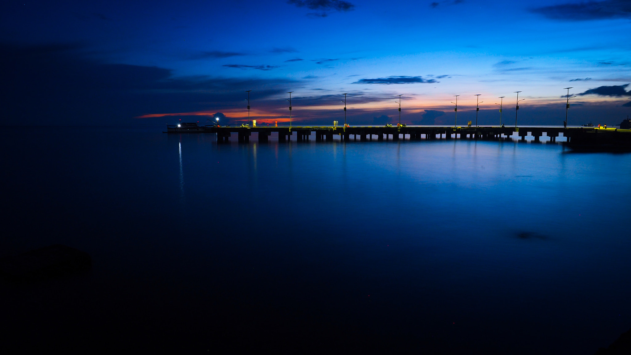 Olympus PEN-F + Olympus M.Zuiko Digital ED 12-40mm F2.8 Pro sample photo. Blue hour photography