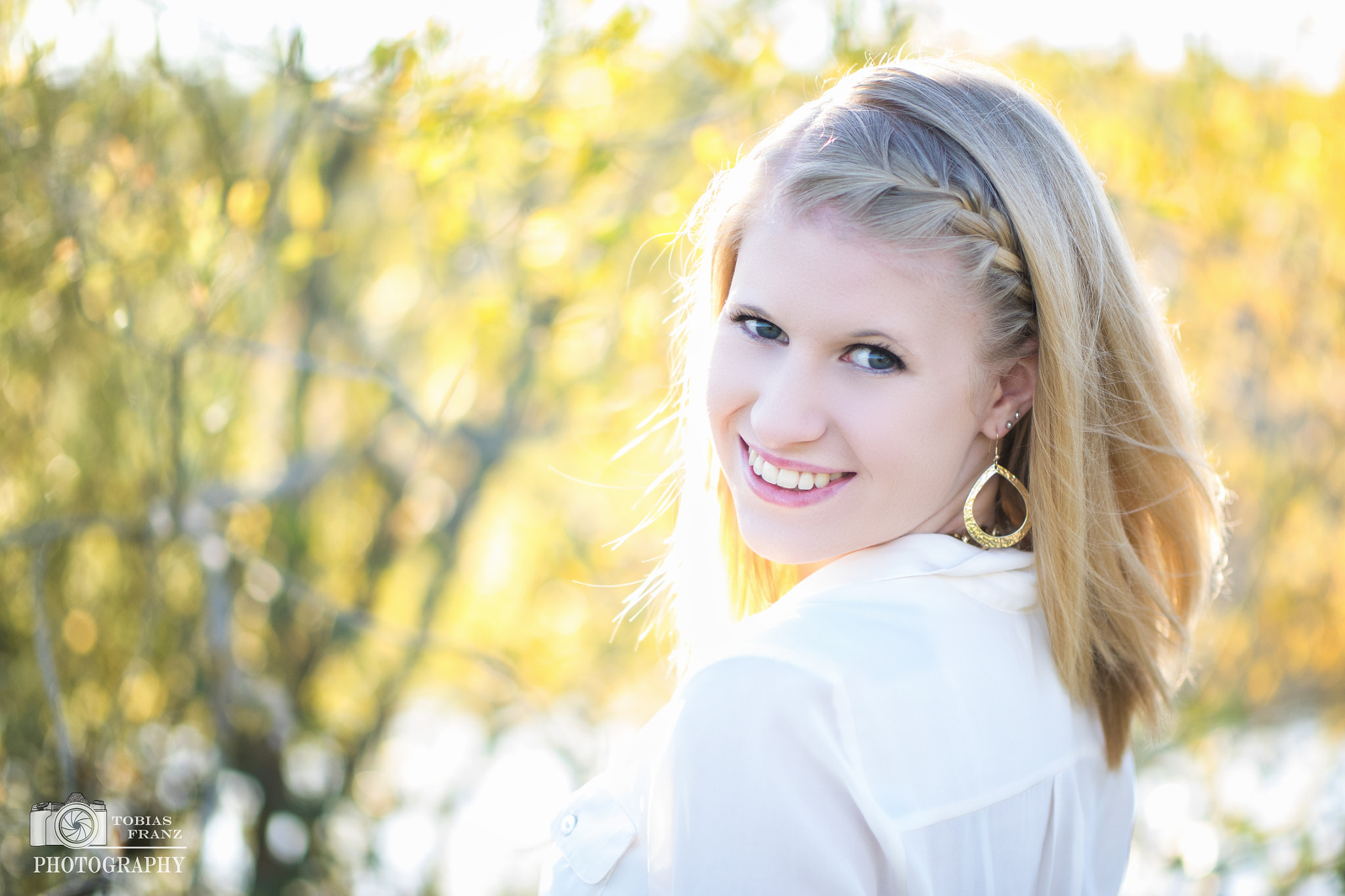 Panasonic Leica DG Nocticron 42.5mm F1.2 ASPH OIS sample photo. This smile photography