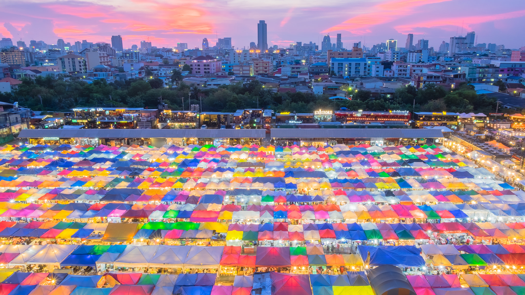 Fujifilm XC 16-50mm F3.5-5.6 OIS II sample photo. Colourful bangkok photography