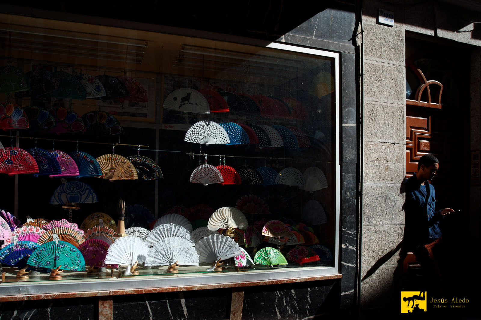 AF Zoom-Nikkor 28-80mm f/3.3-5.6G sample photo. "manual devices" photography