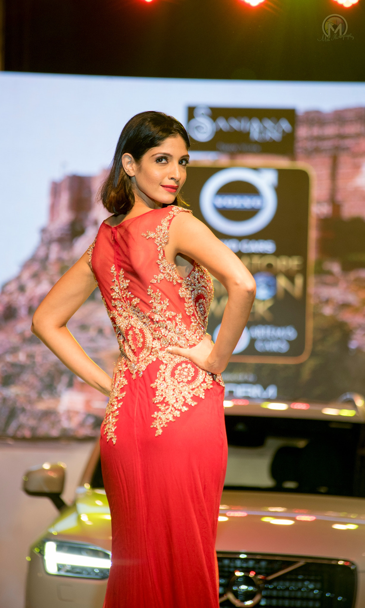 Sigma 70-300mm F4-5.6 APO DG Macro sample photo. Fashion show photography