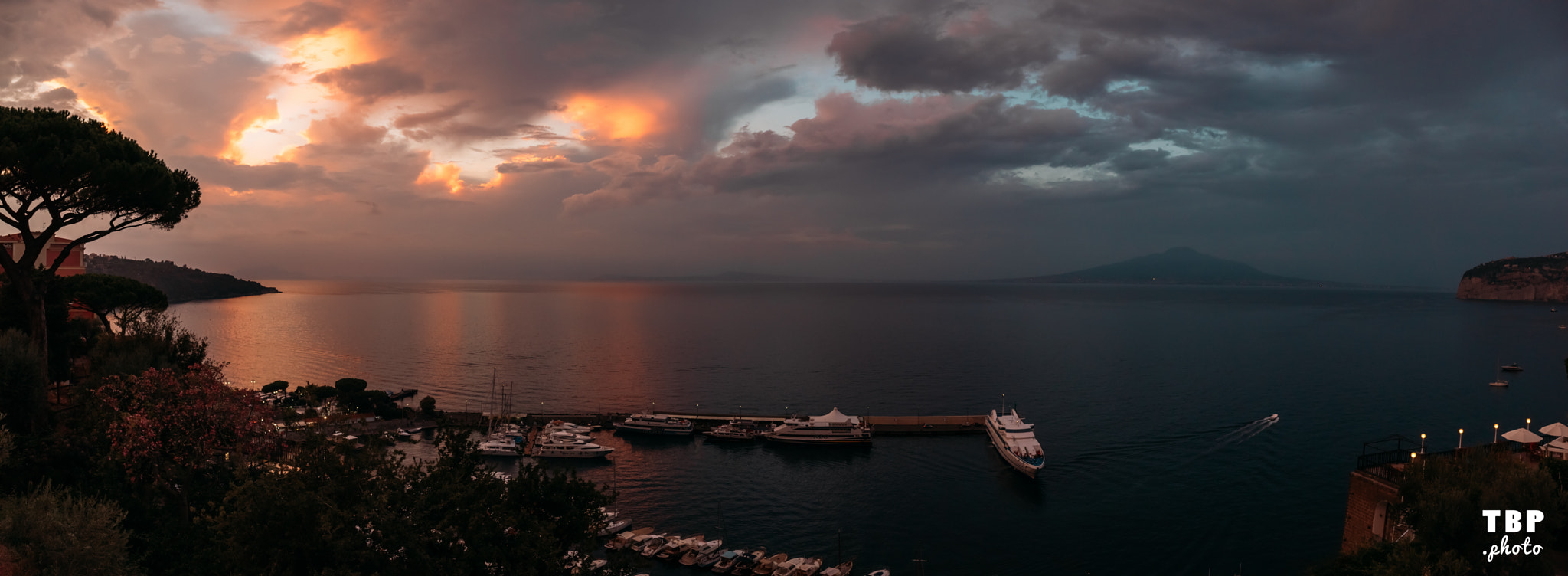 Sony a7S + Canon EF 24-70mm F4L IS USM sample photo. Rooftop sunset photography