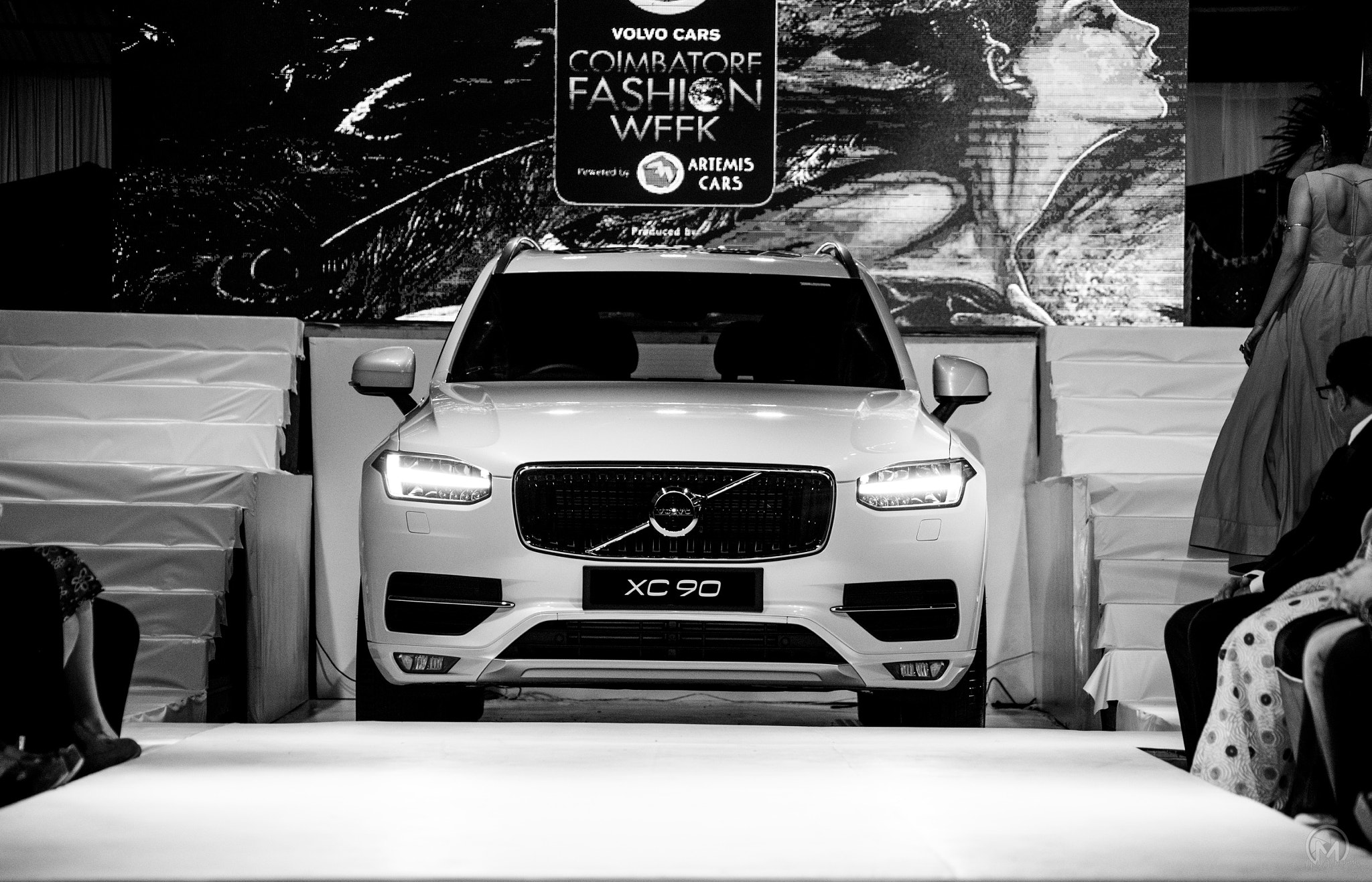 Sigma 70-300mm F4-5.6 APO DG Macro sample photo. Volvo car photography