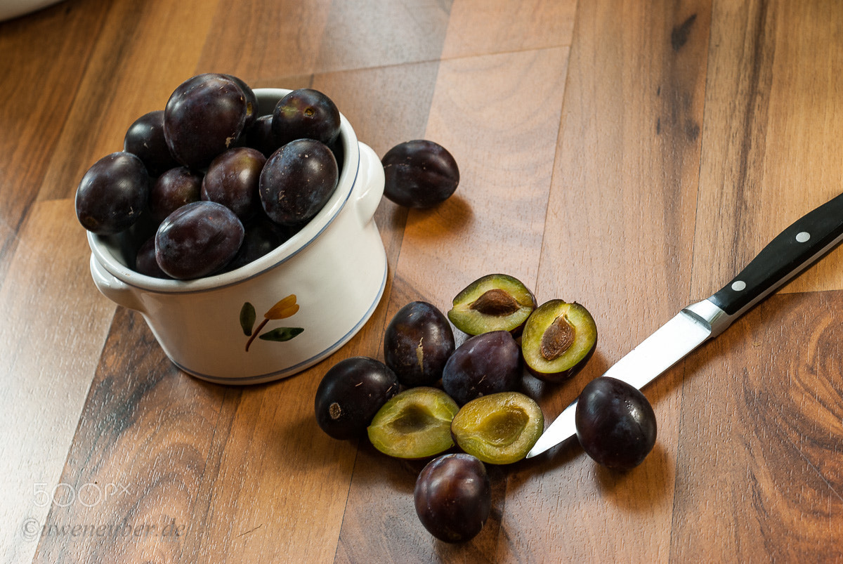 Pentax K10D sample photo. Fresh plums ready to eat photography