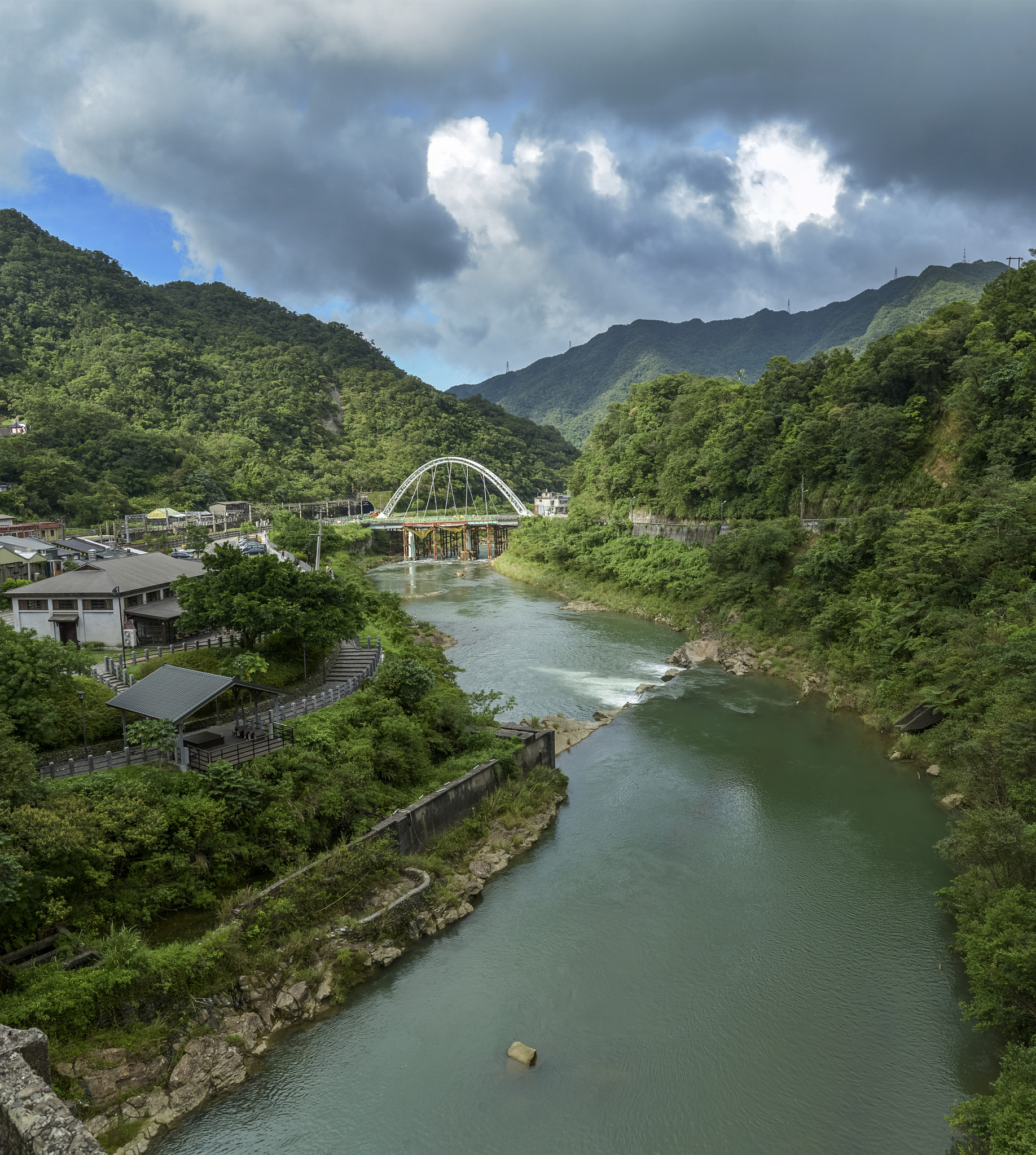 Nikon D610 + AF Zoom-Nikkor 28-80mm f/3.3-5.6G sample photo. Taiwan small village from far photography