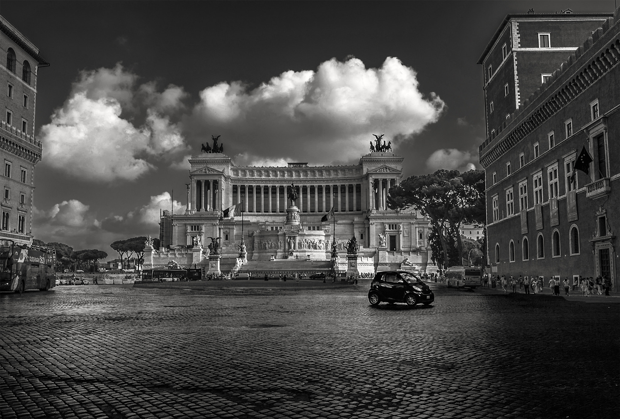 Leica Digilux 3 sample photo. 23 de septiembre - plaza venecia photography
