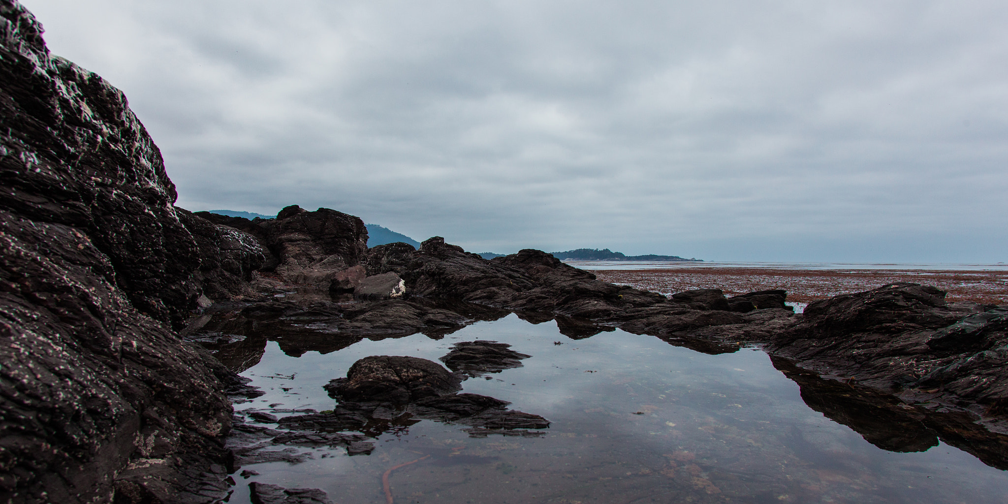 Canon EF 17-35mm f/2.8L sample photo. Small pool photography