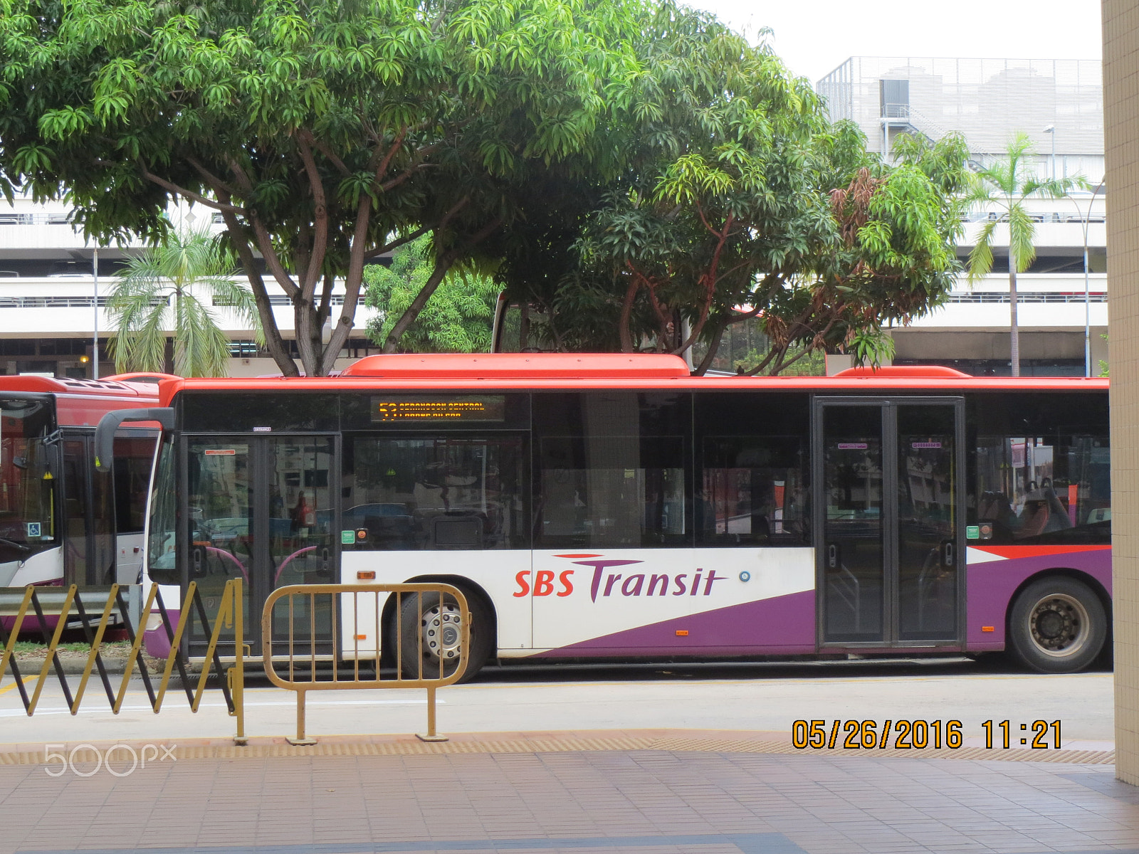 Canon PowerShot ELPH 530 HS (IXUS 510 HS / IXY 1) sample photo. Singapore bus photography