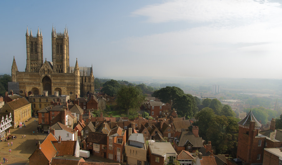 Pentax K-5 + Sigma 17-70mm F2.8-4 DC Macro OS HSM sample photo. Lincoln cathedral photography