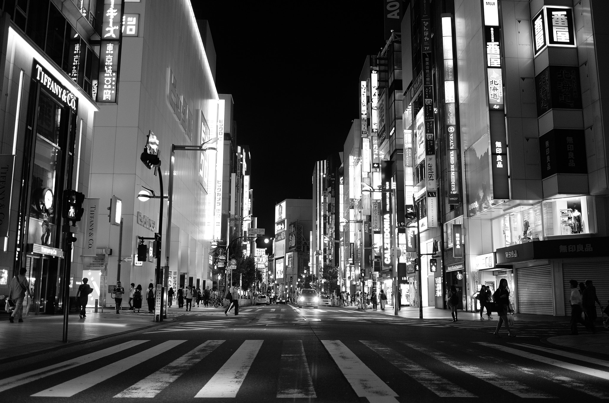 Summicron T 1:2 23 ASPH. sample photo. Shinjuku night photography