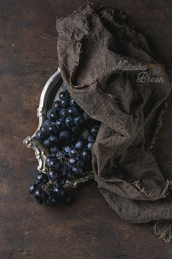 Canon EOS 700D (EOS Rebel T5i / EOS Kiss X7i) + Canon EF 70-200mm F4L IS USM sample photo. Under the cover. bunch of red grapes photography