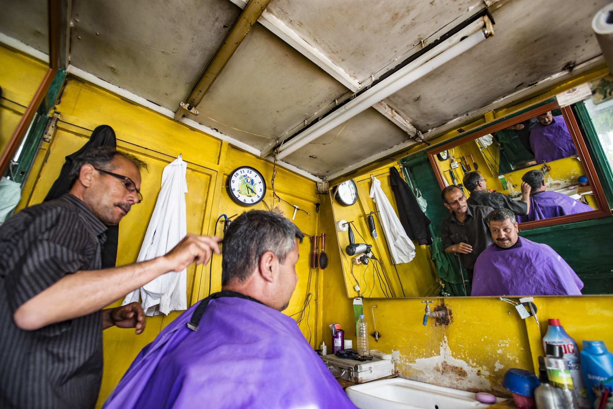 Nikon AF-S Nikkor 17-35mm F2.8D ED-IF sample photo. Barber photography