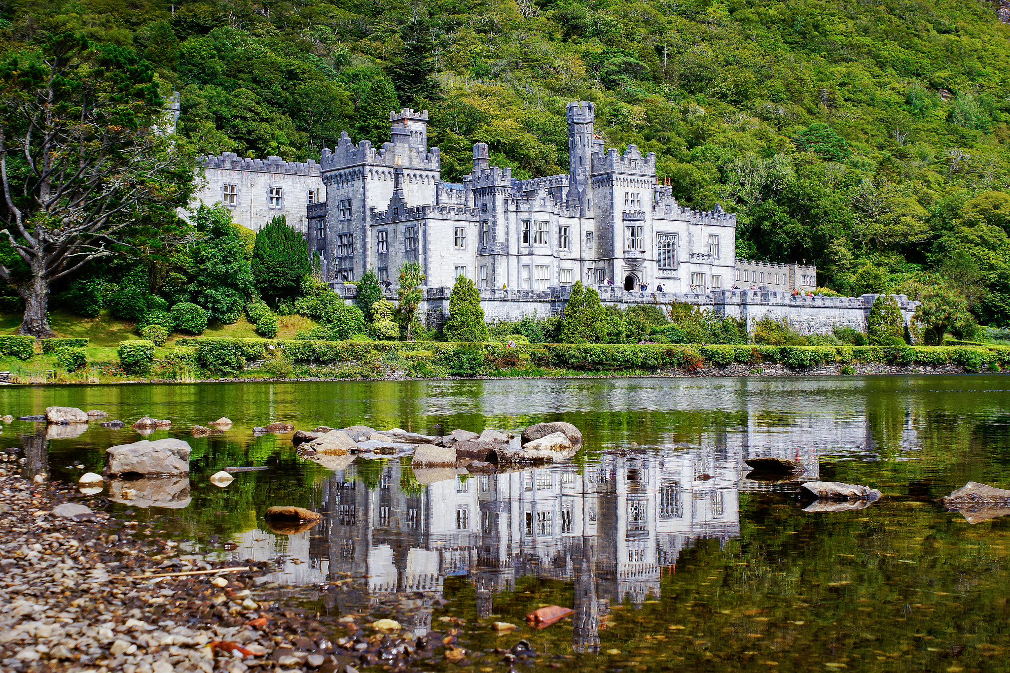 Sony DT 18-70mm F3.5-5.6 sample photo. Kylemore abbey photography