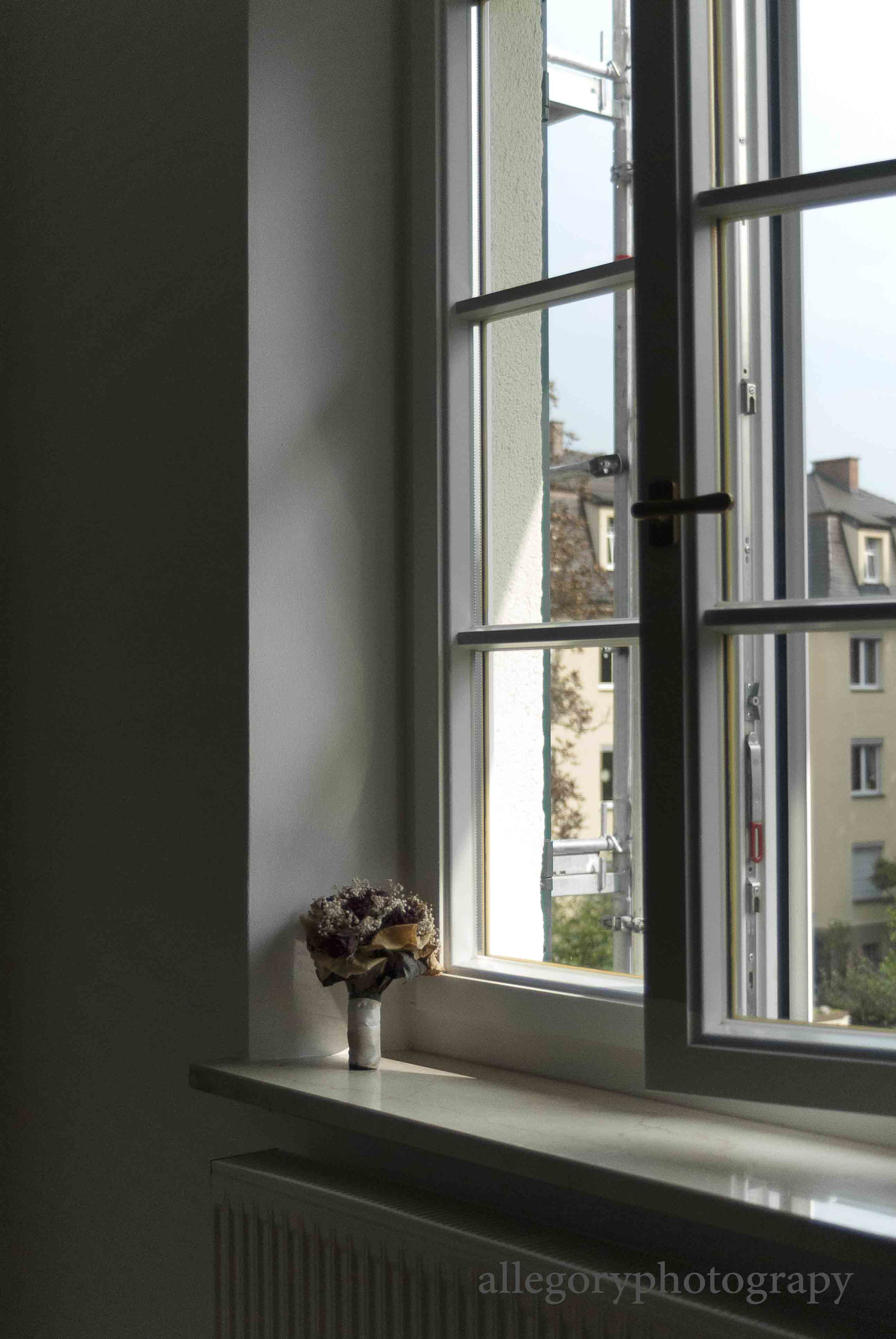 AF Zoom-Nikkor 35-70mm f/3.3-4.5 sample photo. Vor dem fenster photography