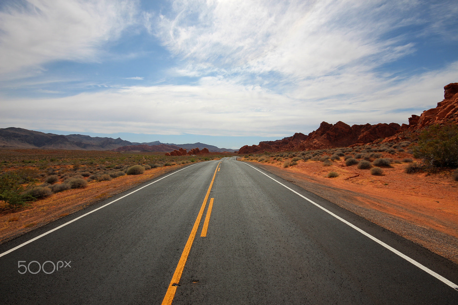 Canon EOS 650D (EOS Rebel T4i / EOS Kiss X6i) + Sigma 10-20mm F4-5.6 EX DC HSM sample photo. Road at valley of fire photography