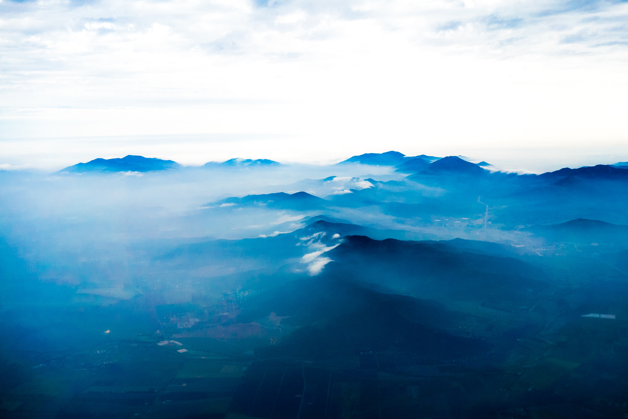 Sony a7S + Sony Sonnar T* FE 35mm F2.8 ZA sample photo. Valley of clouds photography