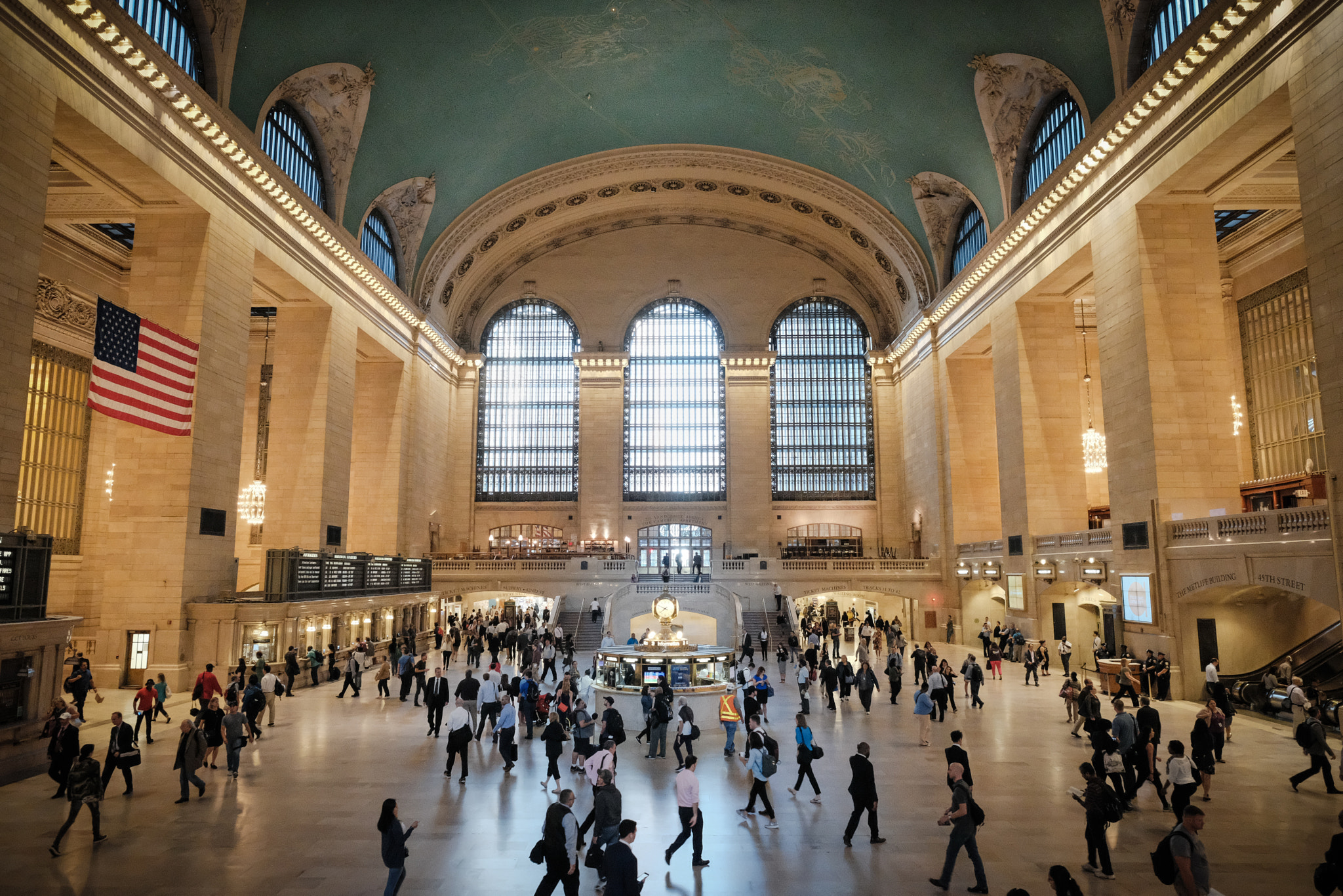 Fujifilm X-T2 + Fujifilm XF 14mm F2.8 R sample photo. Grand central station photography