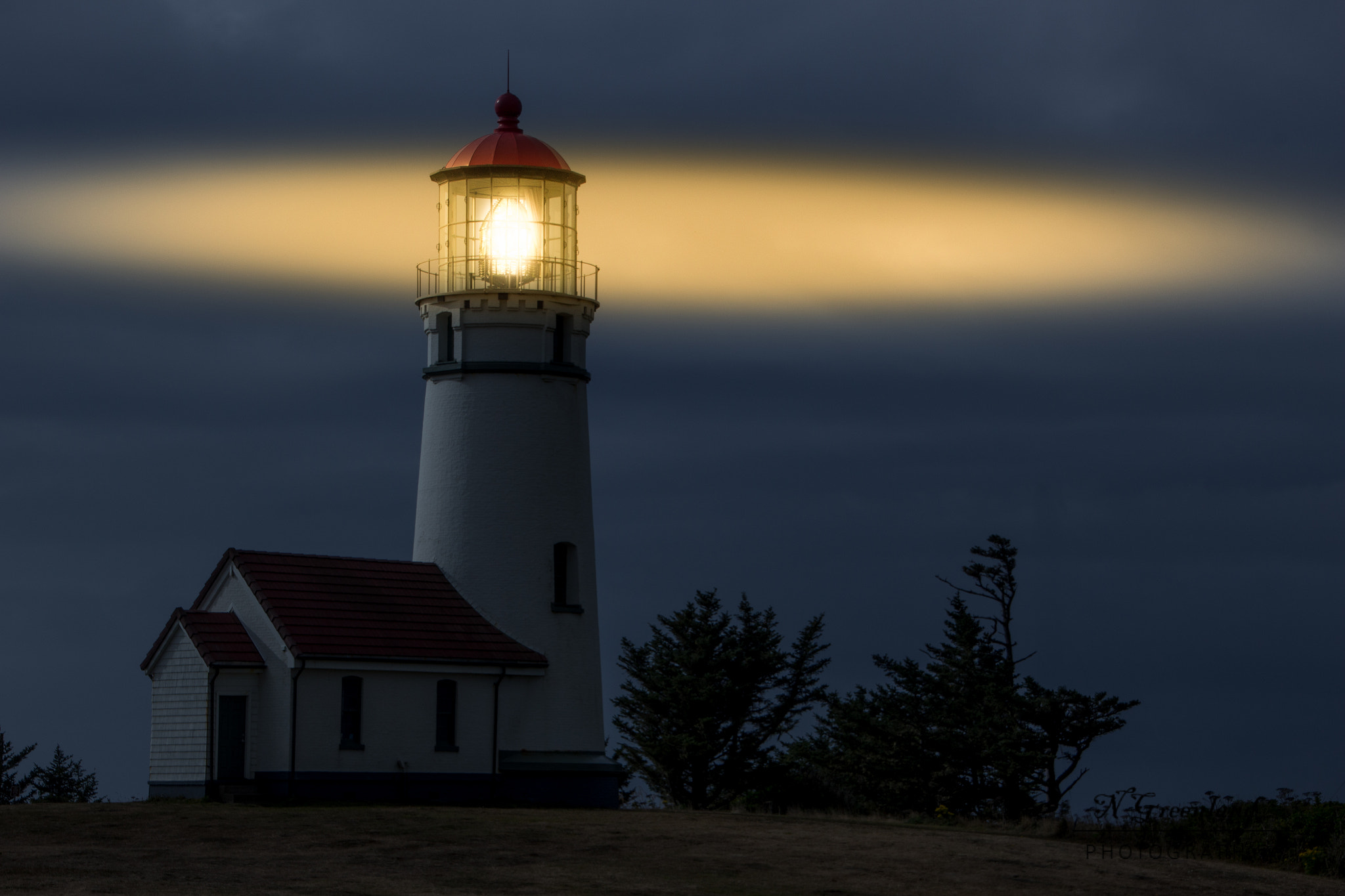 Canon EOS 100D (EOS Rebel SL1 / EOS Kiss X7) sample photo. Lighthouse glow photography