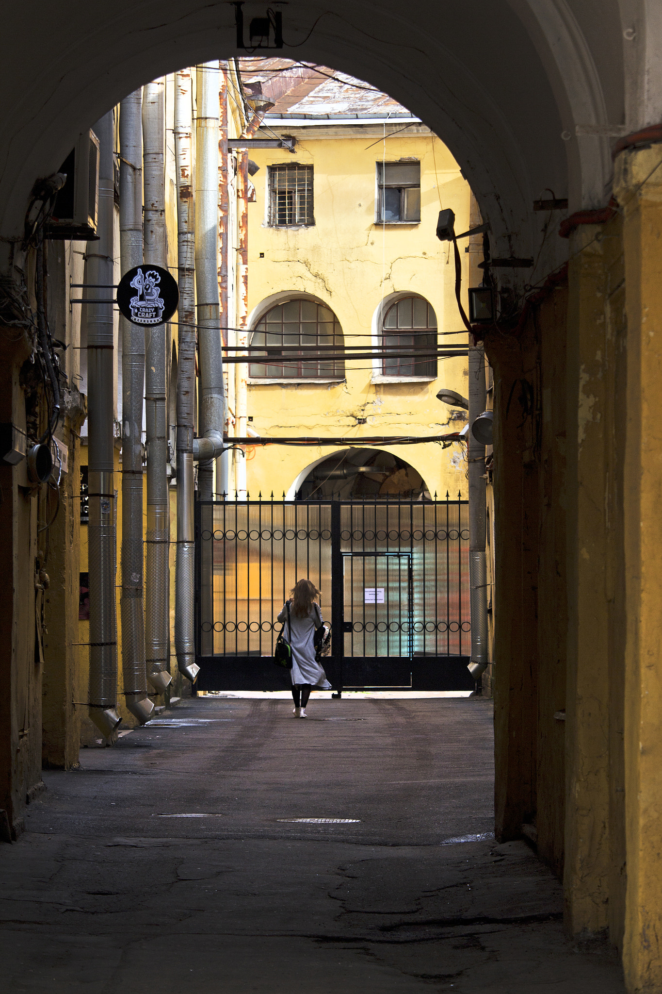 Canon EF-S 55-250mm F4-5.6 IS STM sample photo. St petersburg side streets photography