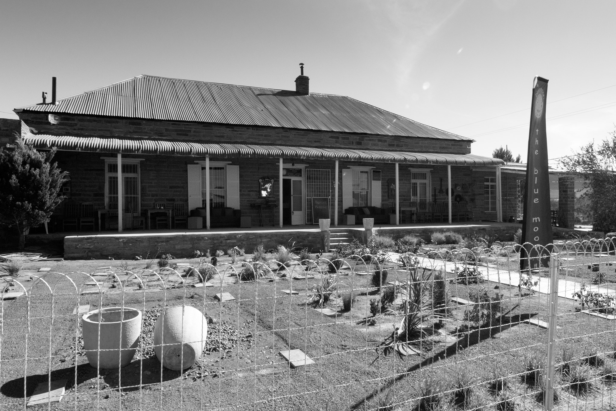 Canon EF 300mm f/2.8L sample photo. House in black and white karoo photography