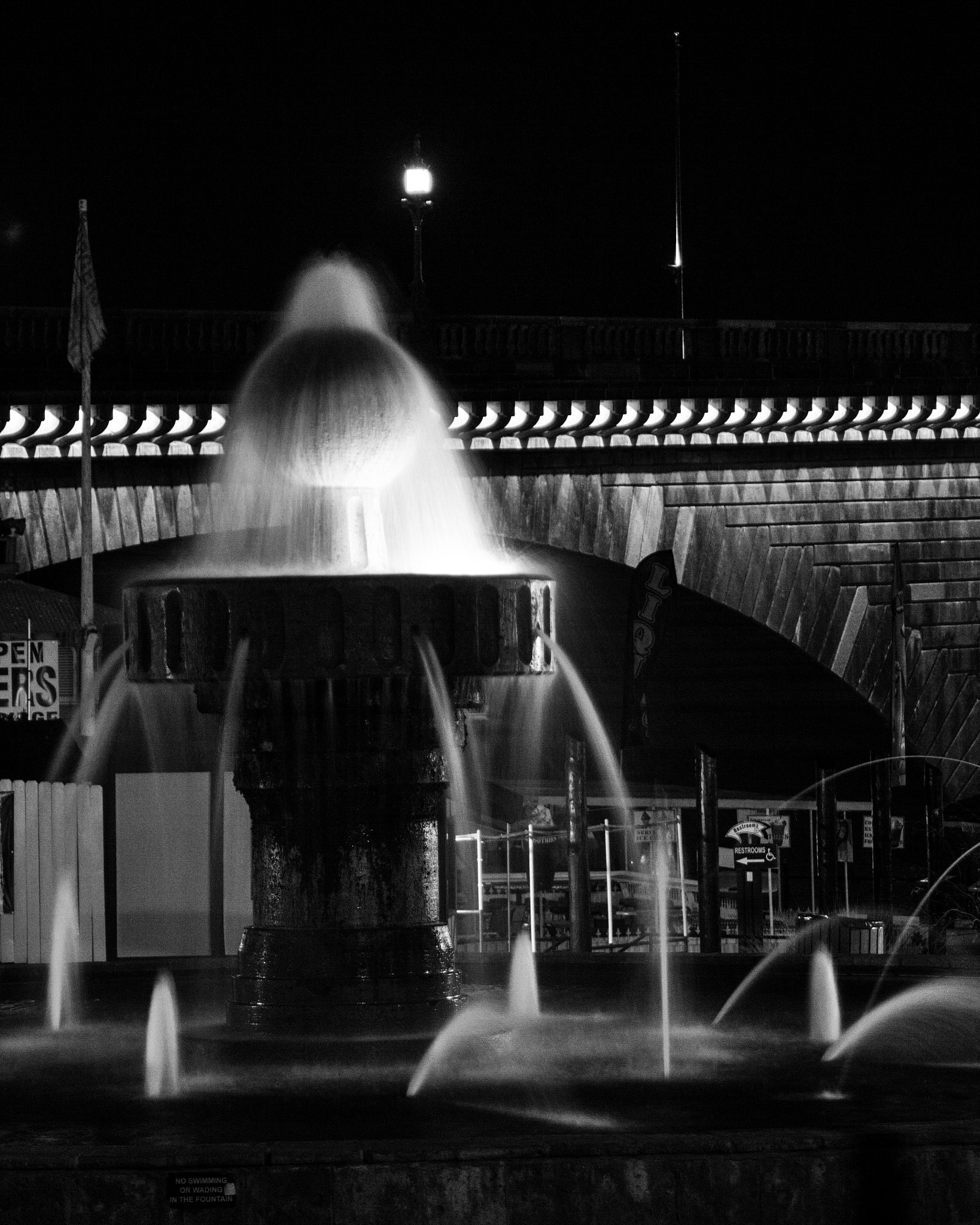 Canon EF 28-80mm f/3.5-5.6 sample photo. London bridge fountain photography
