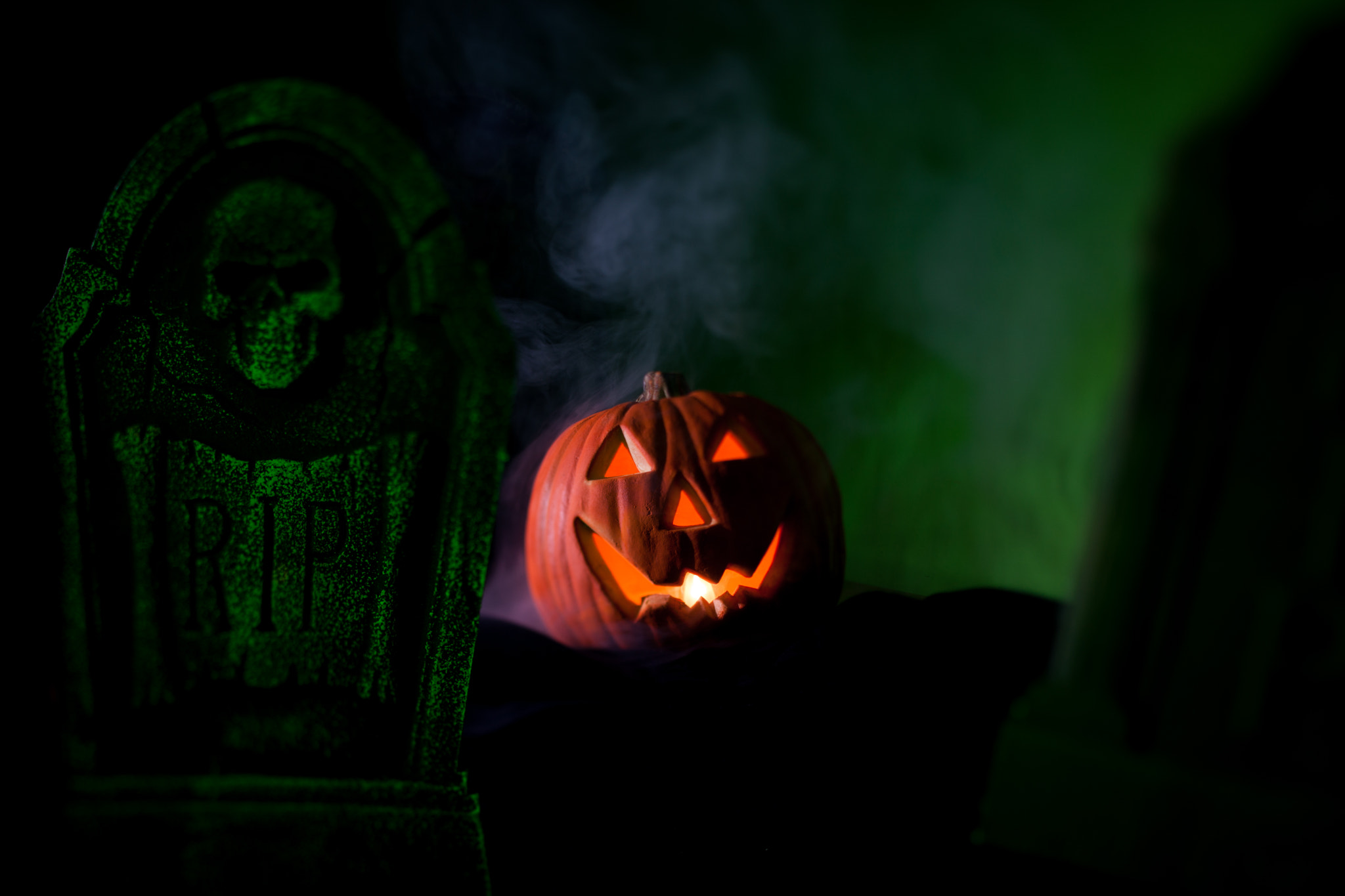 Canon EOS-1Ds Mark III + Canon TS-E 45mm F2.8 Tilt-Shift sample photo. Creepy pumpkin photography