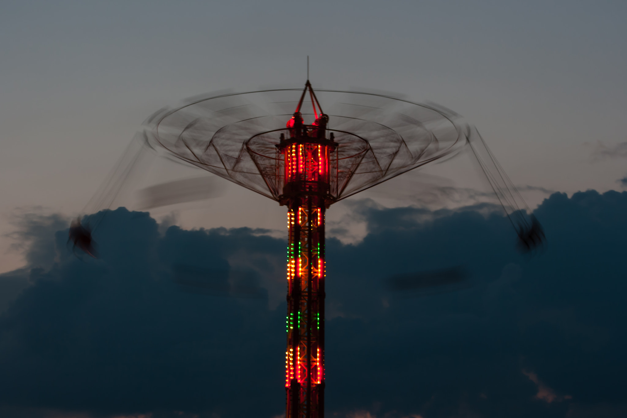 Canon EF 70-300mm F4-5.6L IS USM sample photo. Night-flying photography