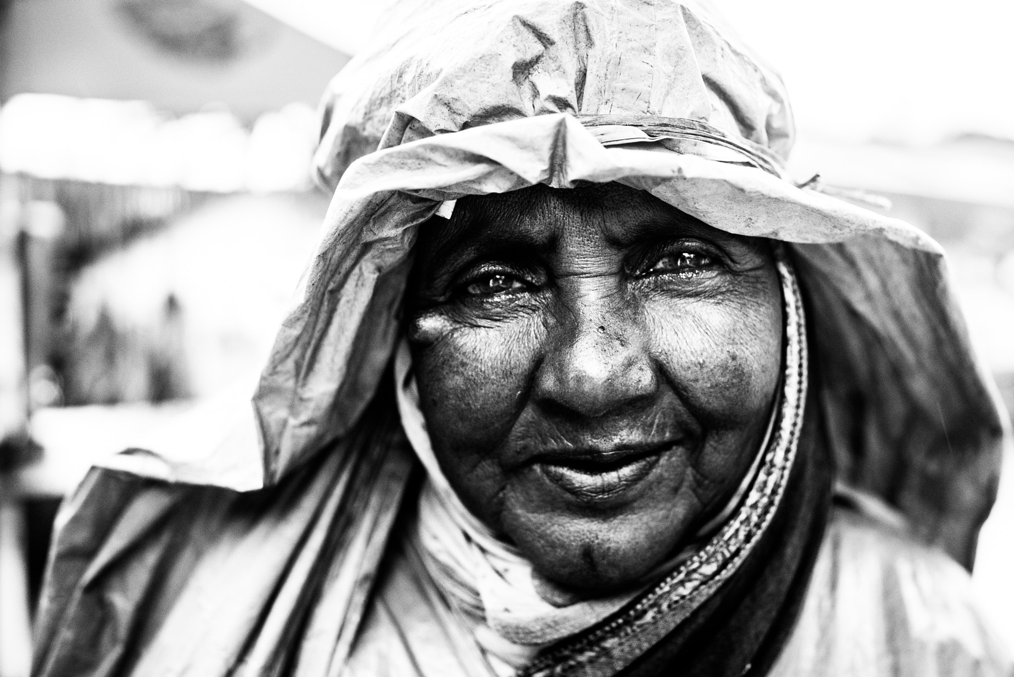 ZEISS Batis 25mm F2 sample photo. Old lady needs help! photography
