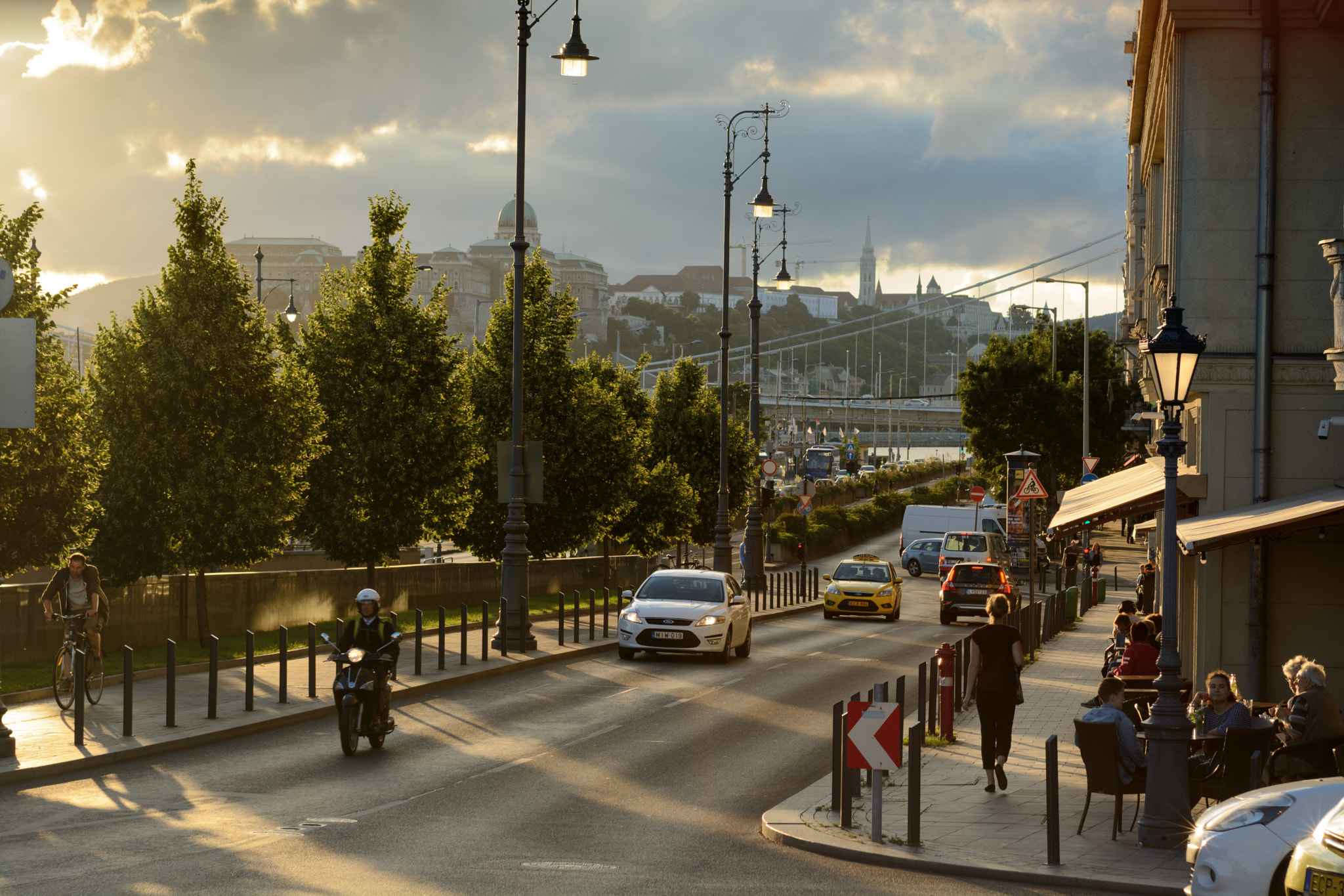 Nikon D7100 + AF Zoom-Nikkor 35-70mm f/2.8 sample photo. A cloudy sunset in budapest photography