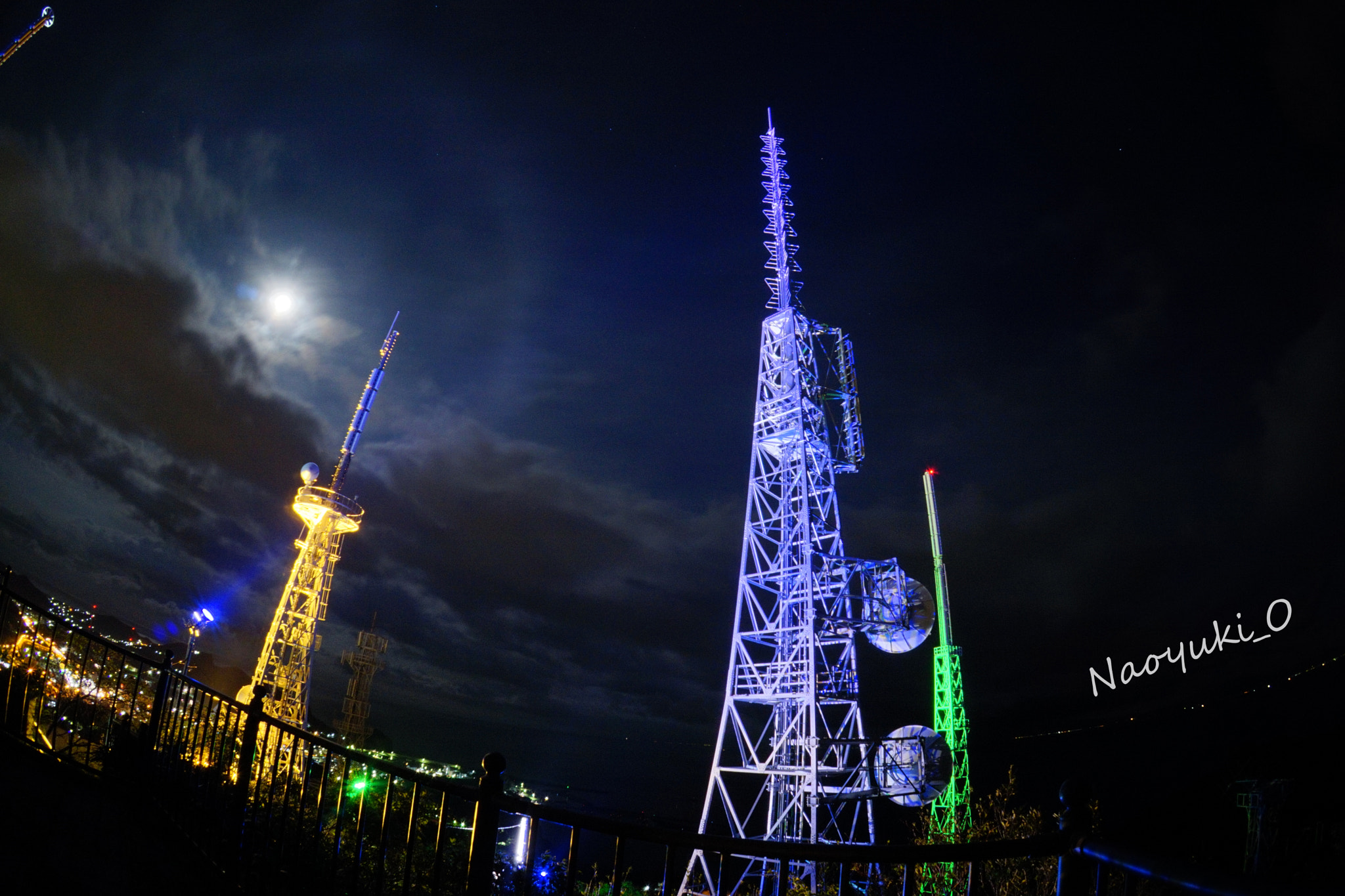 Sony a5100 + Sony E 16mm F2.8 sample photo. Antenna and moon. photography