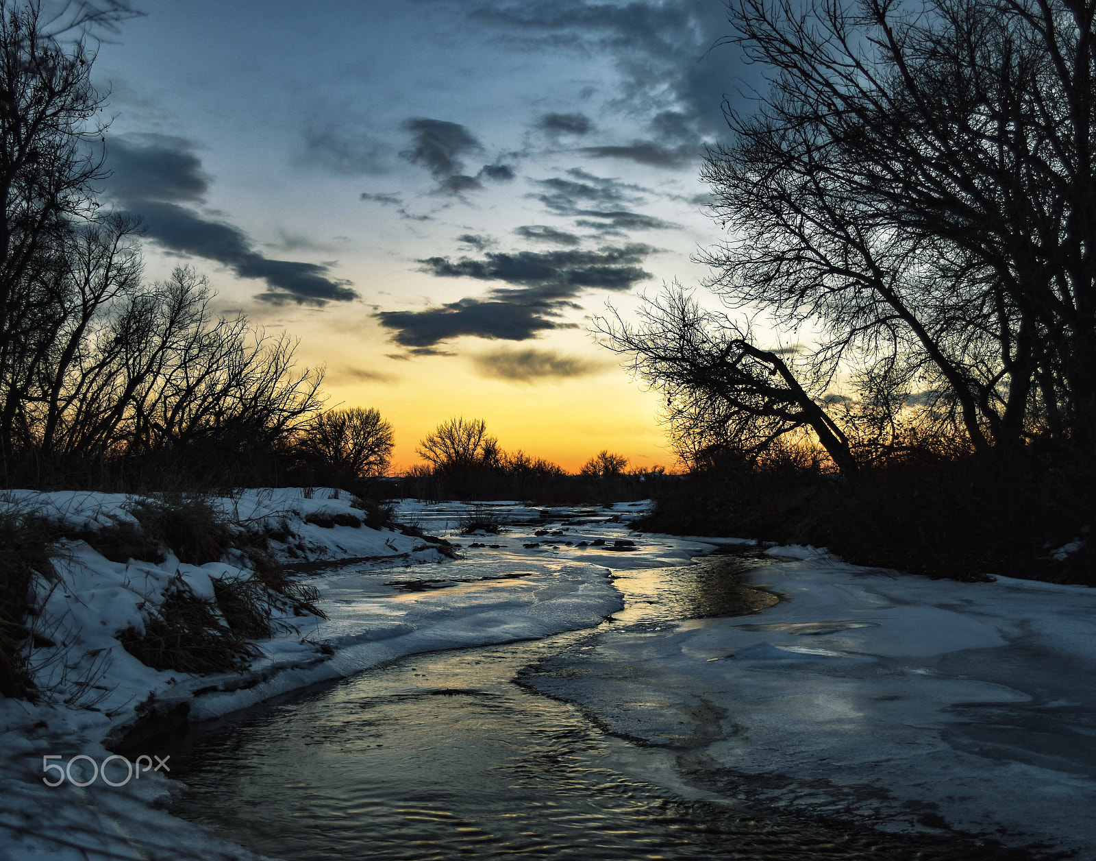 Nikon D5500 + Nikon AF-S DX Nikkor 18-55mm F3.5-5.6G VR sample photo. Winter river sunset photography