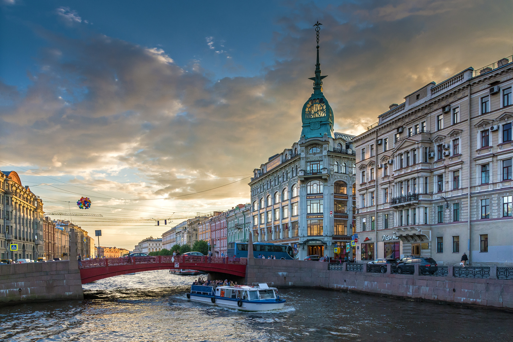 Nikon D7100 + Sigma 18-200mm F3.5-6.3 DC sample photo. Moika river photography